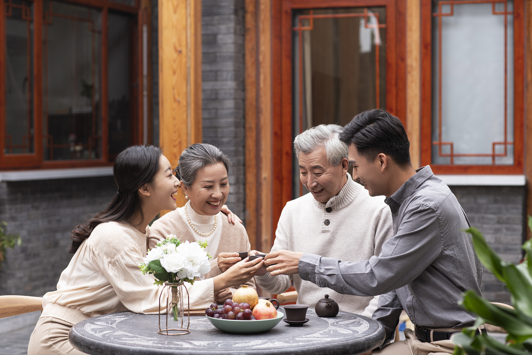 人间烟火气，最抚凡人心：有家回、有人等、有饭吃，足矣