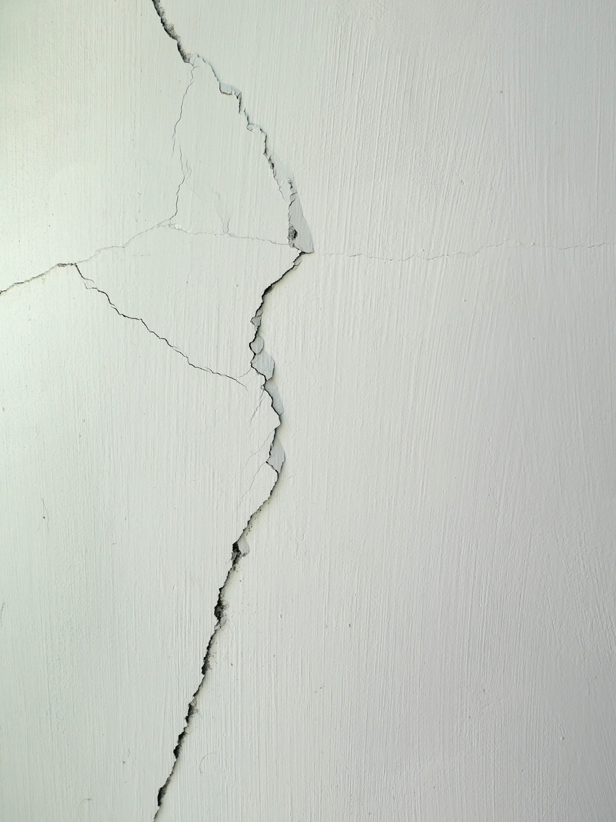 一、绪论一研究背景及意义	二国内外研究现状	三研究内容二、大体积混凝土定义及特点	一大体积混凝土的定义二大体积混凝土的特点1混凝土自身的结构特点2施工工艺特点3大体积混凝土在房屋建筑工程中的应用优势三、大体积混凝土施工存在的问题	一MK工程概况	二MK工程大体积混凝土施工常见问题1混凝土出现裂缝	2混凝土出现泌水	3混凝土强度的问题	四、大体积混凝土施工过程改进措施一科学配比混凝土原料二有效管控温