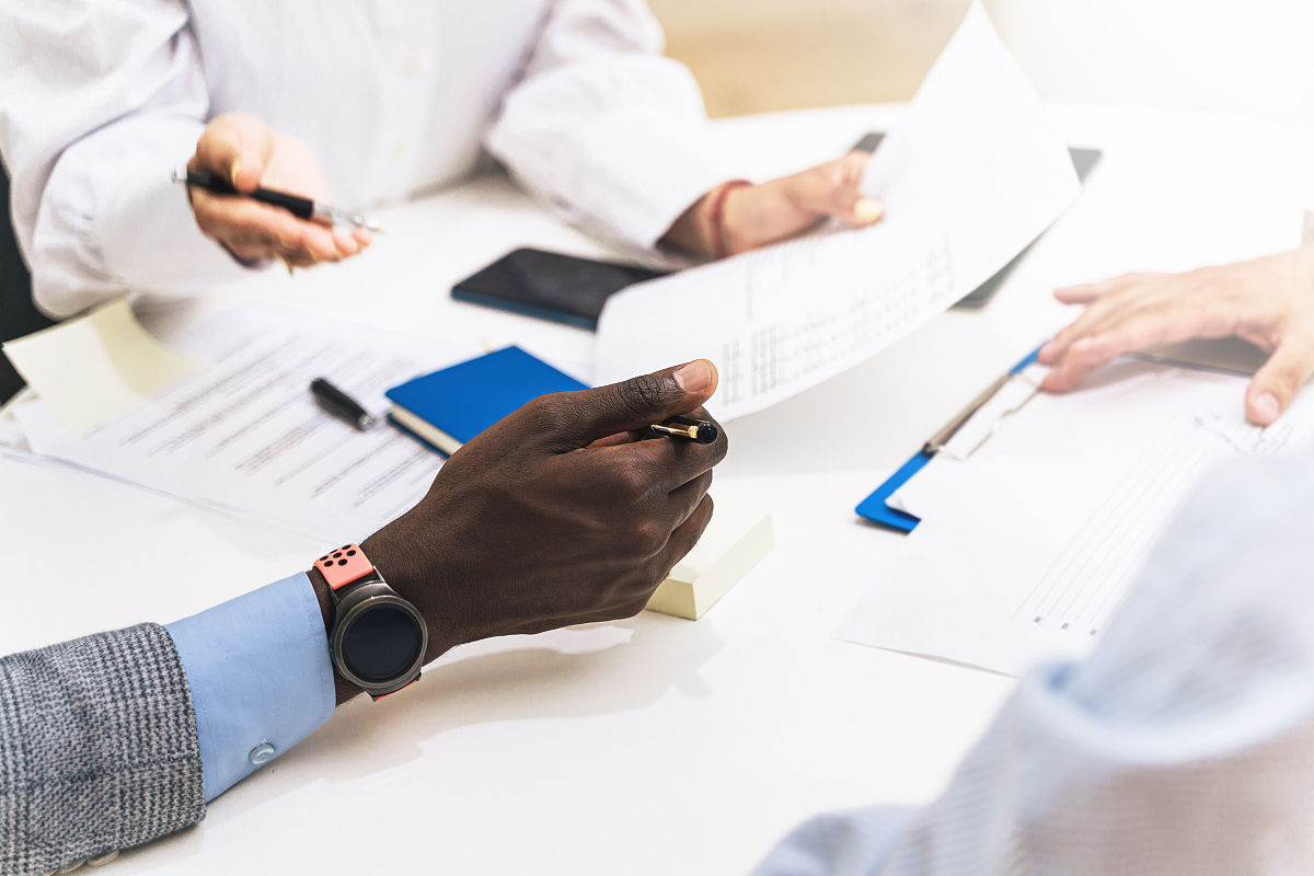 圆桌圆桌是指形状为圆形的桌子通常用于会议、聚会、用餐等活动。在历史上圆桌也常被用作王权象征例如亚瑟王和他的骑士们在圆桌周围团聚的传说。在现代生活中圆桌也可以象征着平等、和谐和共同决策等价值观。PVC板圆桌的制作过程心得与体会