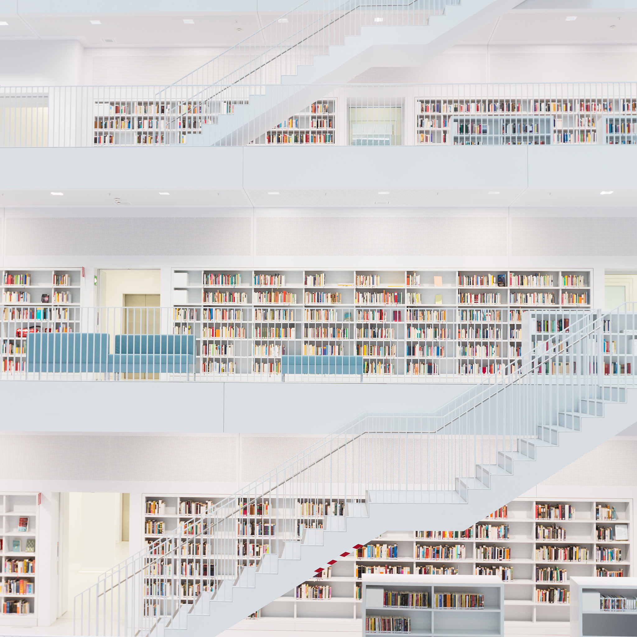 图书馆是 _______通常表现为书面记录信息的外存和选择传递机制。换言之图书馆是社会知识、信息、文化的记忆装置、扩散装置。