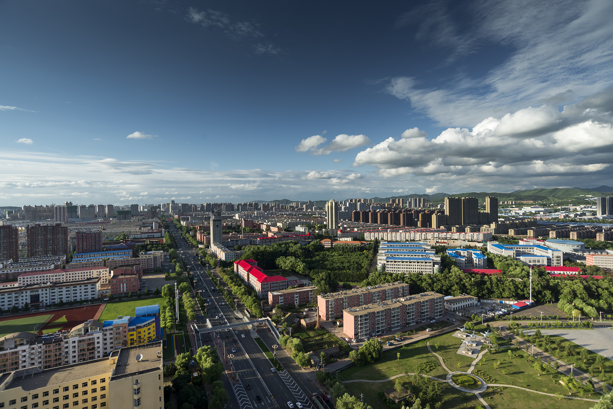 请帮我写1篇不少于800汉字的博客文章语言要幽默风趣。主题是：中国面积最小的城市十大排名