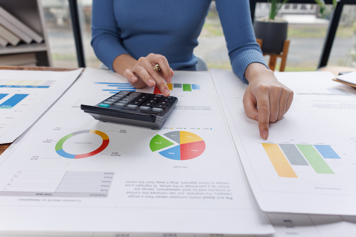 Accountant two-page English yellow resume template尤小优应聘岗位：产品设计师邮箱：jiasmine163com电话：134-7674-8978所在地：广东省广州市海珠区性别：女生日：19990824PowerPoint工作技能PowerPointPowerPointPowerPoint自我评价工作技能Education experienceiask