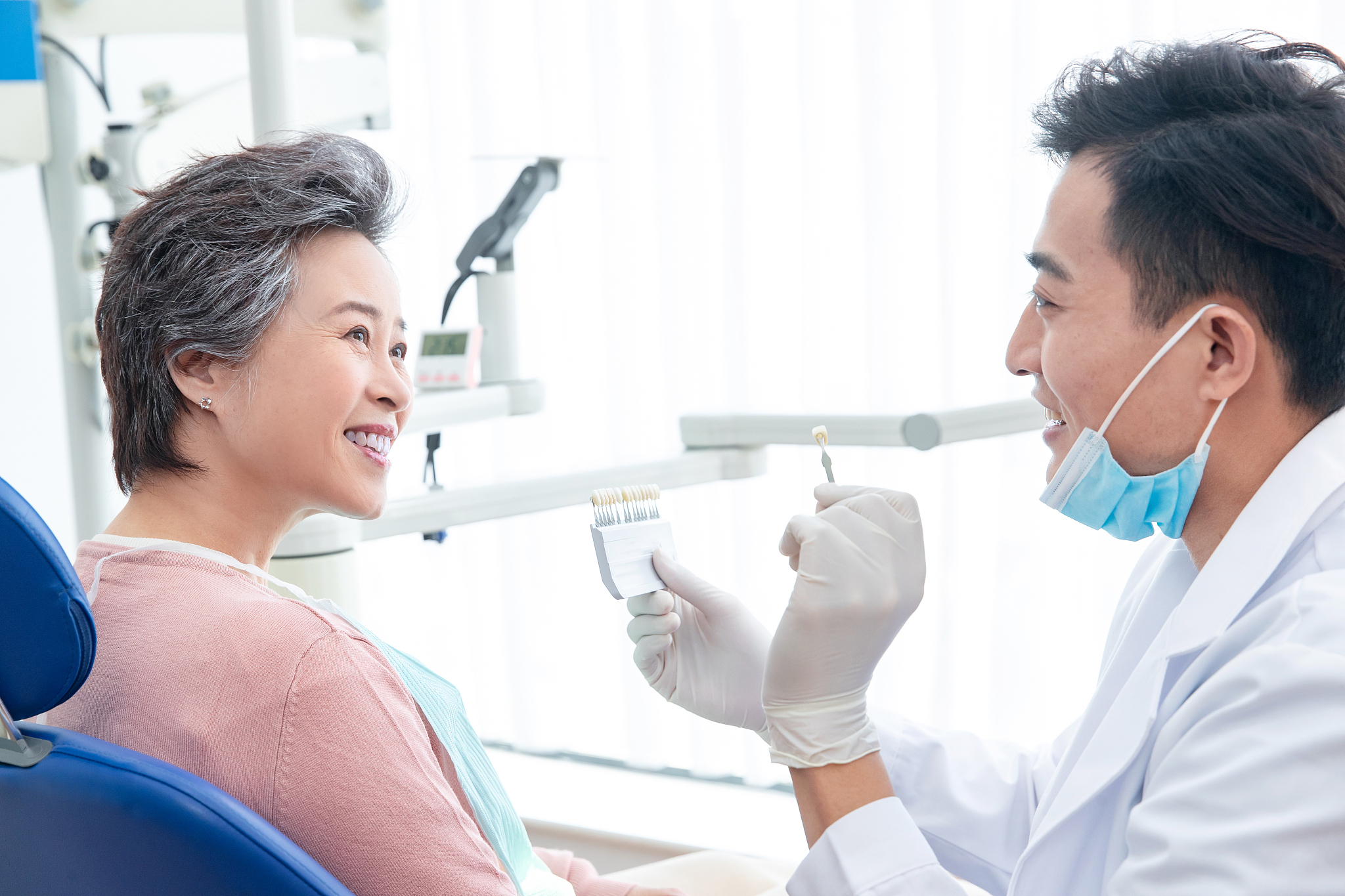 成为一名非常优秀的牙科医生需要练习哪些技术