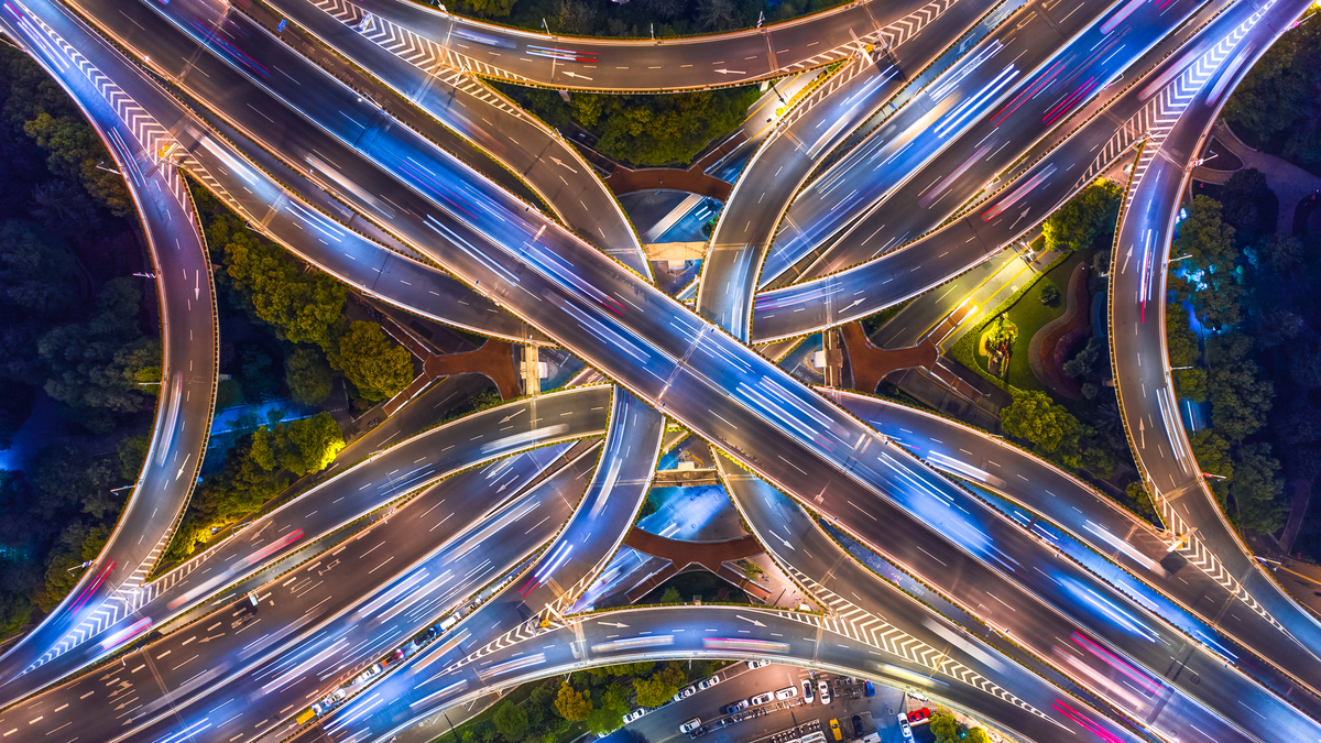 中国式现代化道路：特点、优缺点及挑战