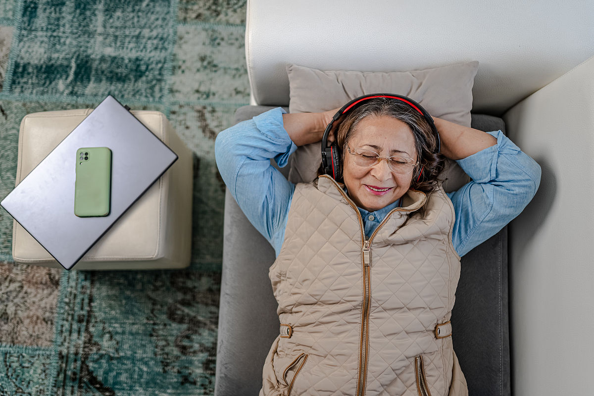 为什么趴着午睡压到眼睛之后会有一段时间看不清楚 从科学角度解释此现象