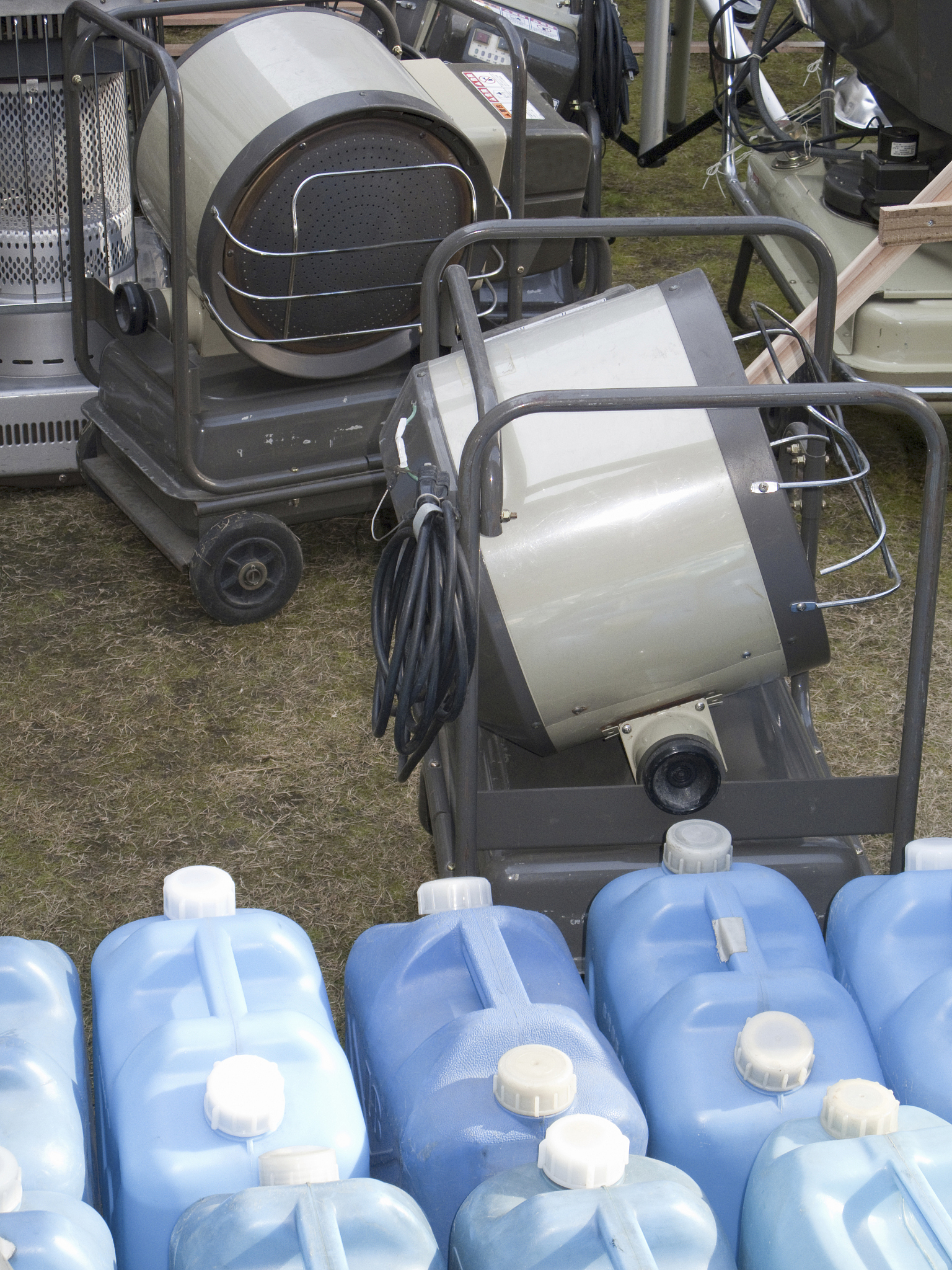 用美式英语写6条关于High Pressure Washer Water Spray Nozzle Car Cleaning Tool Irrigation的好评以及其好评标题。结果格式为标题：好评内容。不需要空行。