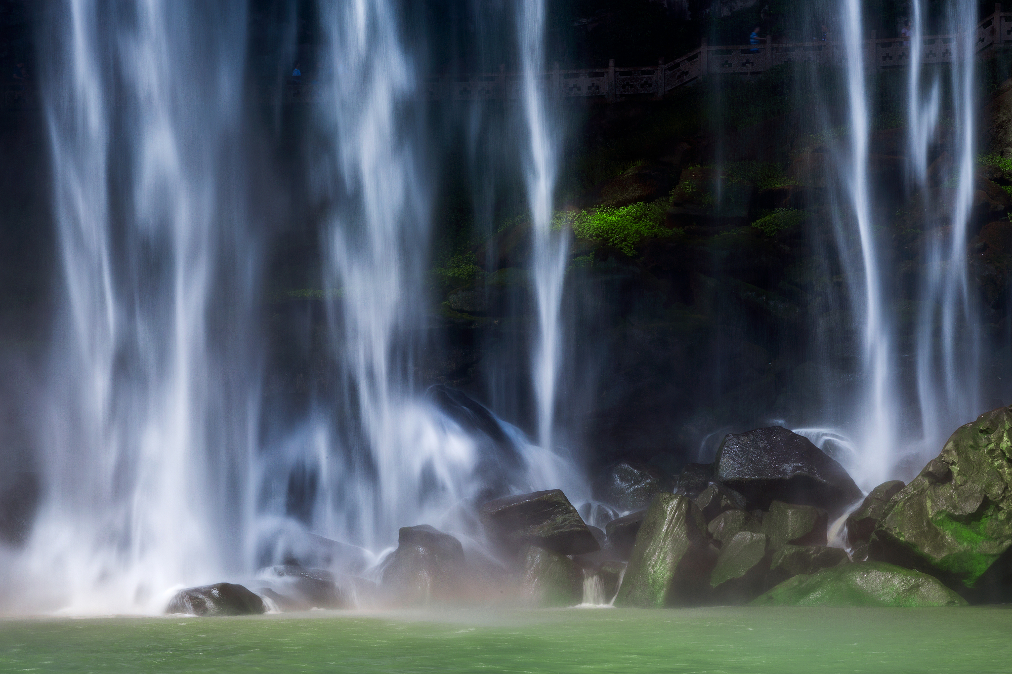 瀑布是怎么形成的？- 自然景观的成因解析