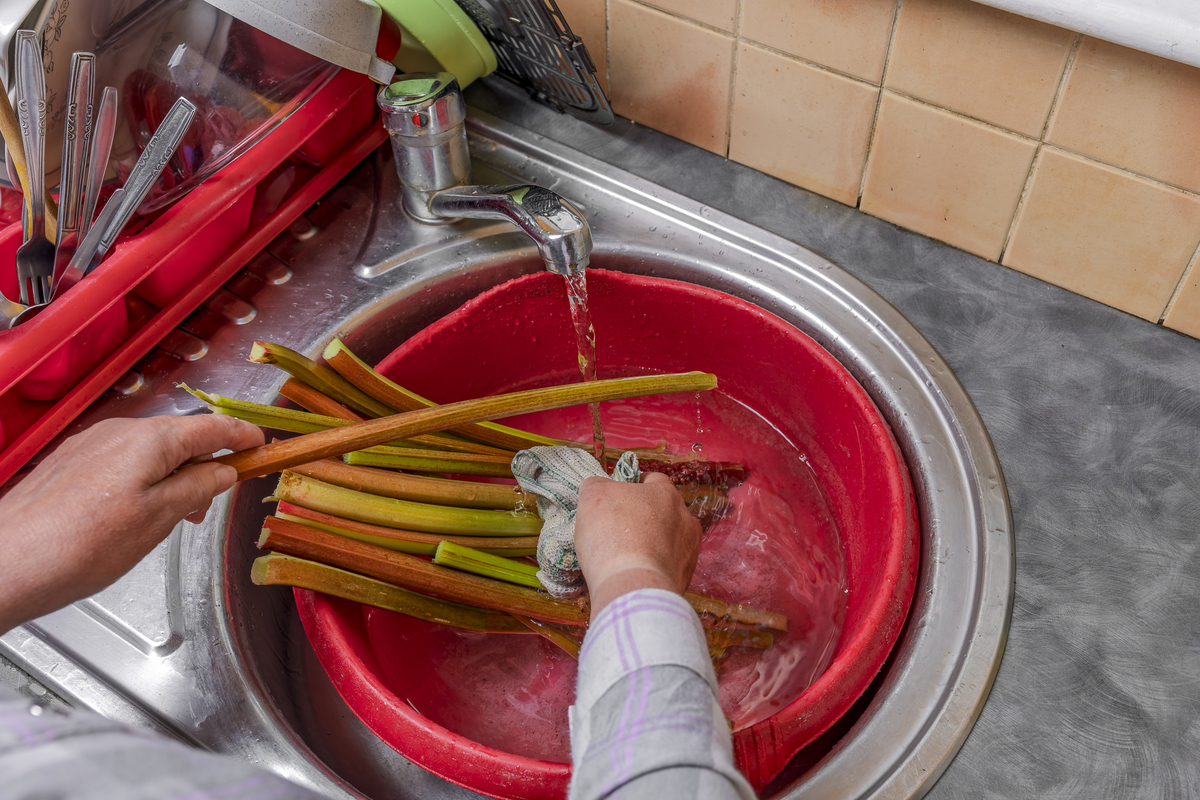 厨房油渍清洁妙招：5个简单方法轻松搞定