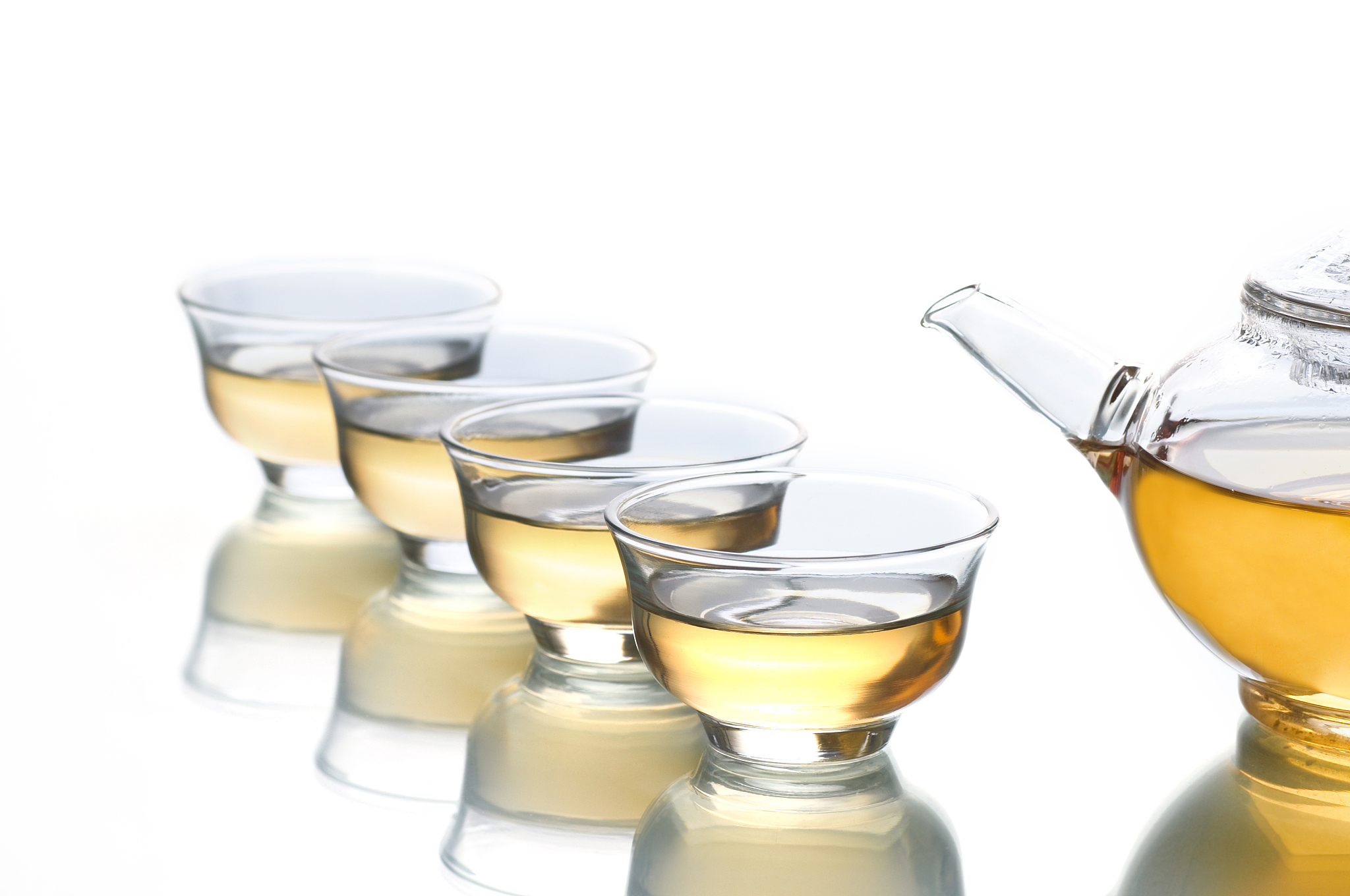 设计思路——钥匙套也能唱国潮当汽车钥匙套与国粹相遇会碰撞出怎么样的火花？汽车钥匙本身功能是保护车钥匙搭配中国五千年的文化注入时尚元素中国古典色彩画面、配有现代感的视觉以中国古典吉祥图案 仙鹤和锦鲤为灵感进行研究开发设计特点如下一、图案方面：1仙鹤寓意延年益寿仙鹤是鸟类中最高贵的一种代表长寿、富贵、具有祥瑞之意。2锦鲤自古以来鲤鱼深受人们喜欢它具有吉祥富足勇敢忠贞的寓意亲朋邻居经常互赠锦鲤表示尊敬和