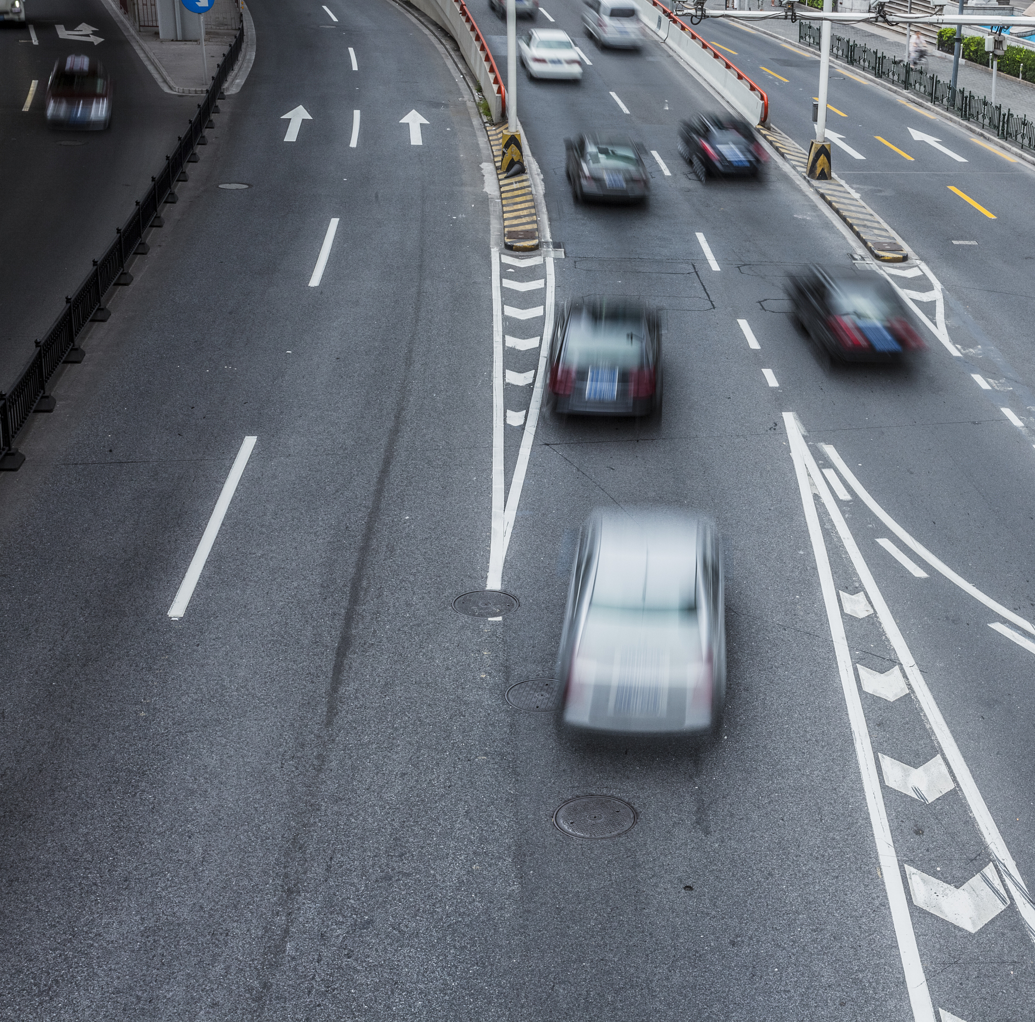 建设地下道路的启动阈值：城市交通压力与发展需求