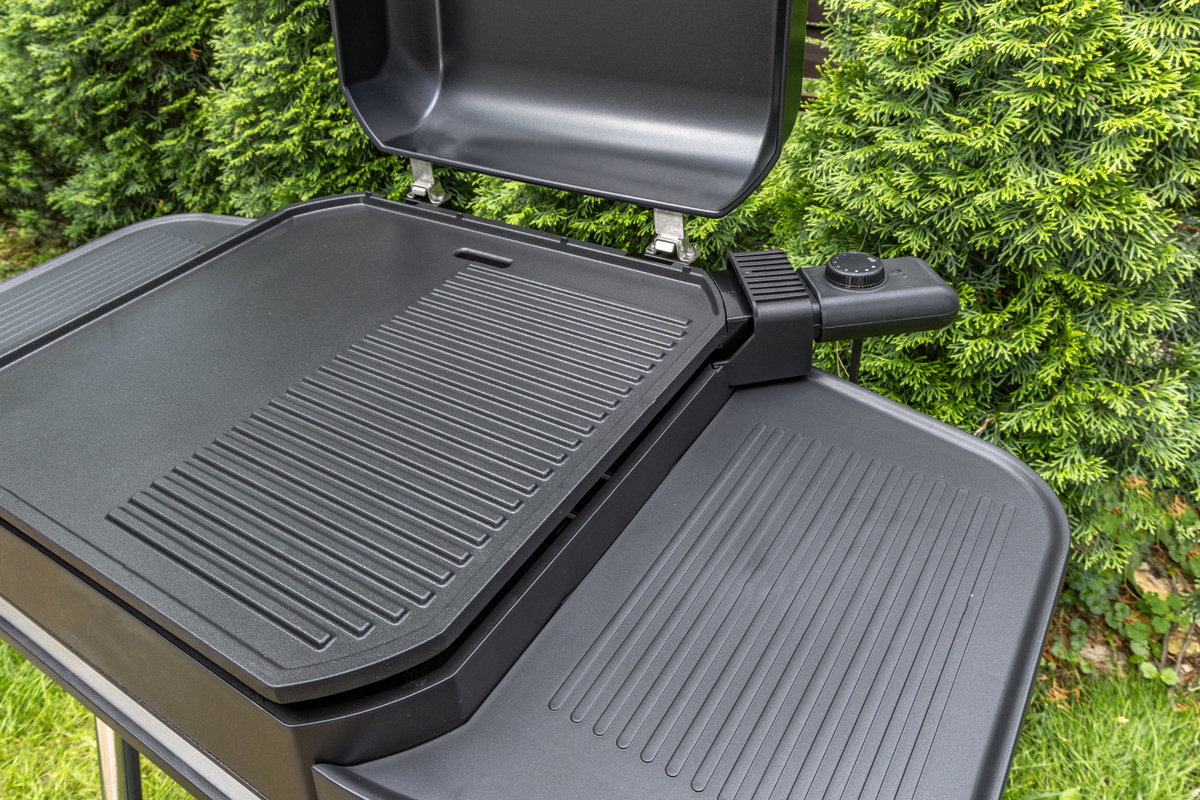 用美式英语写3条关于Large Portable Cooler Lunch Box With Shoulder Strap产品的正面评论。内容附带评论标题评论单词数量小于60个单词。