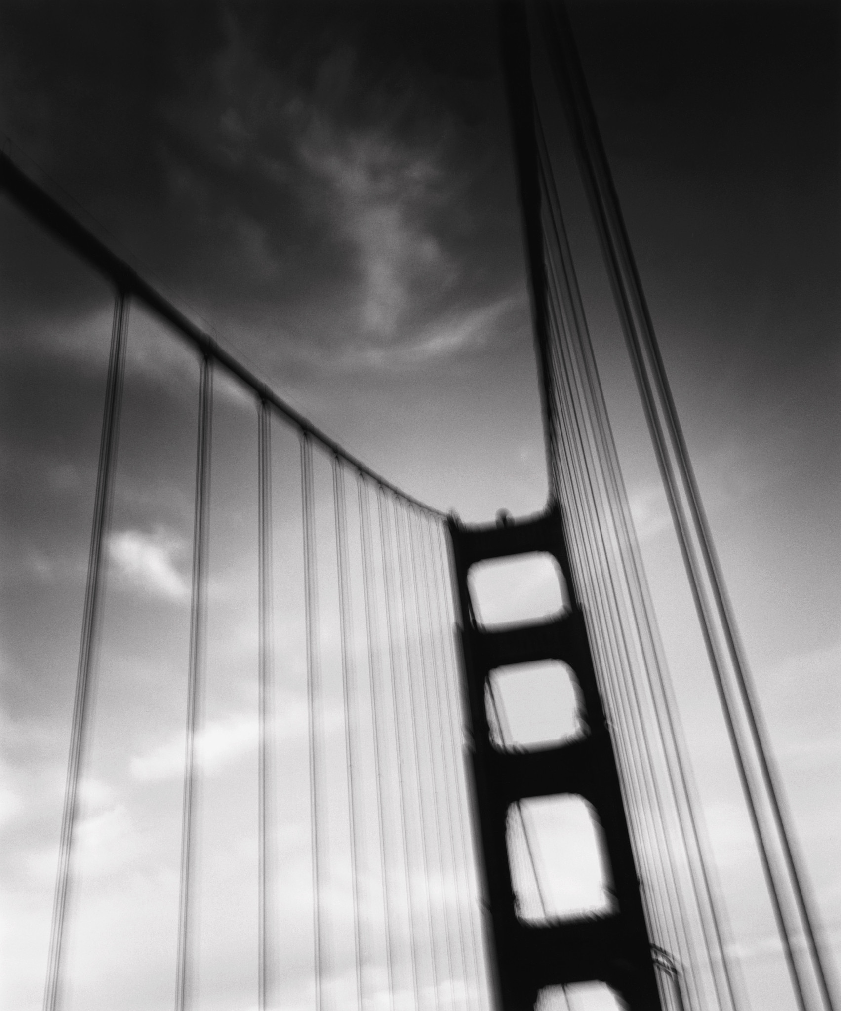 写一篇如何运用黑白摄影表现情感和氛围