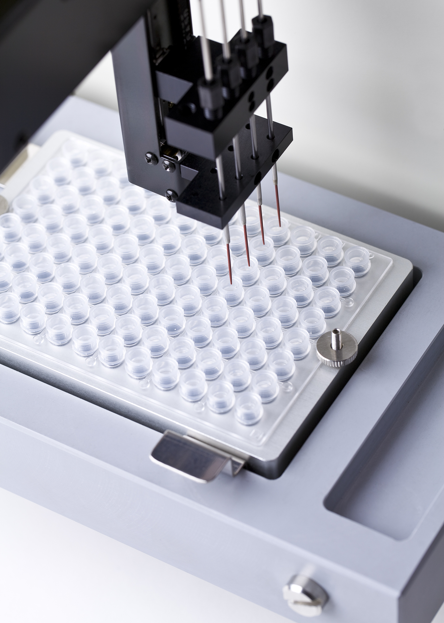 学术化扩写并润色：三周期极小曲面Triply Periodic Minimal SurfacesTPMS是一种具有极大设计潜力的隐式曲面其平均曲率在每个点都等于零其在三维空间的三个方向上均具备周期性并可无限扩展。因此三周期极小曲面是一种高度可控的曲面可以用于设计具有特定形状和性质的微结构。同时TPMS可以用水平集方程来描述通过该方程可以逐渐发现TPMS的各种几何特性。使用TPMS可以合理有效地创建