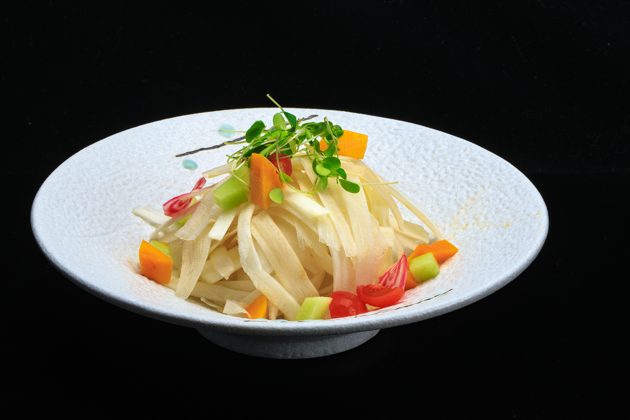 请根据以下模板写一份相似的文案描述更有画面感和诱惑力文字数量大致相同：以后啊杏鲍菇买回来你就像我这样做真的特别好吃做法也很简单八毛钱一斤的杏鲍菇水开上气蒸10分钟晾凉后把它切成条然后一定要蘸干水分这样才更入味放入蒜末干辣椒淋上热油激发香味加一把香菜调味倒入一袋爽口凉拌汁用它做各种荤素凉拌菜都很好吃最后抓拌均匀就可以开吃了是不是很简单这样做的凉拌杏鲍菇啊比肉还好吃赶快做起来吧