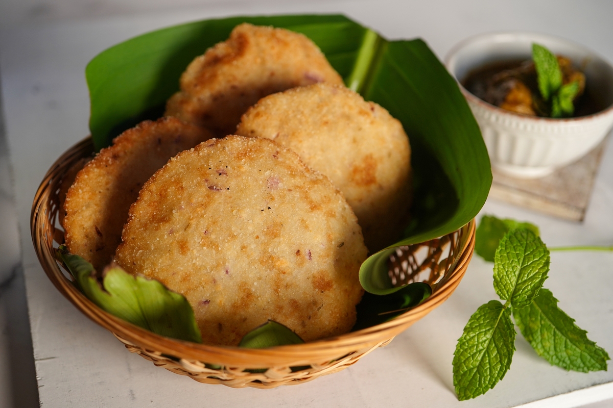 内江油炸粑：四川内江特色小吃，外脆内软，香甜可口！