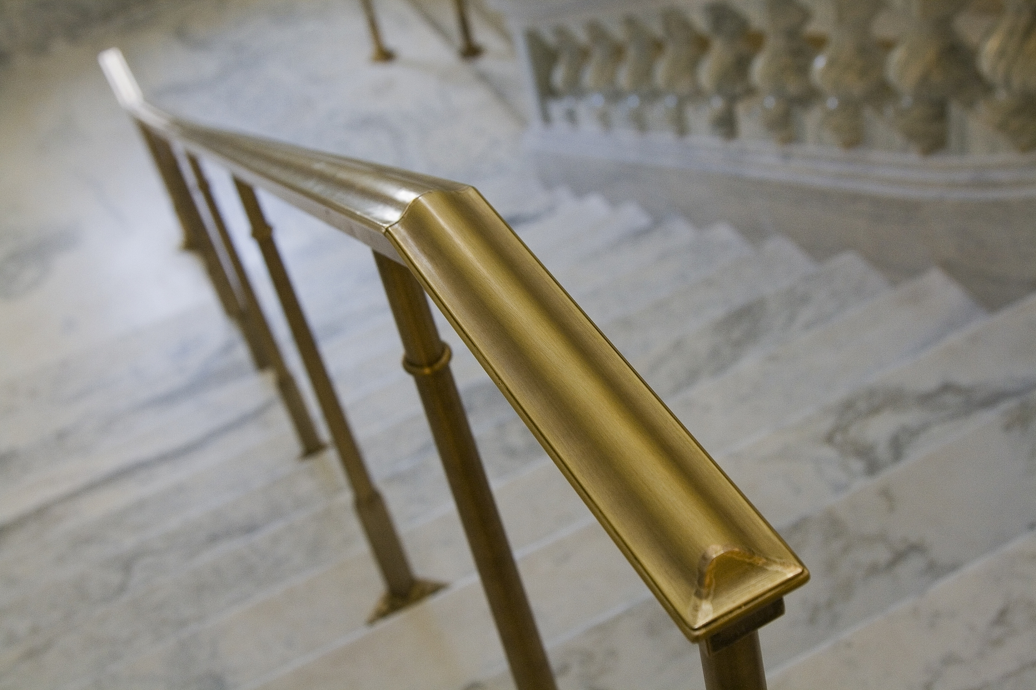 改写对比学习方法中基于代理任务的方式学习图像不变的特征表示在特征提取上取得了大的成功。