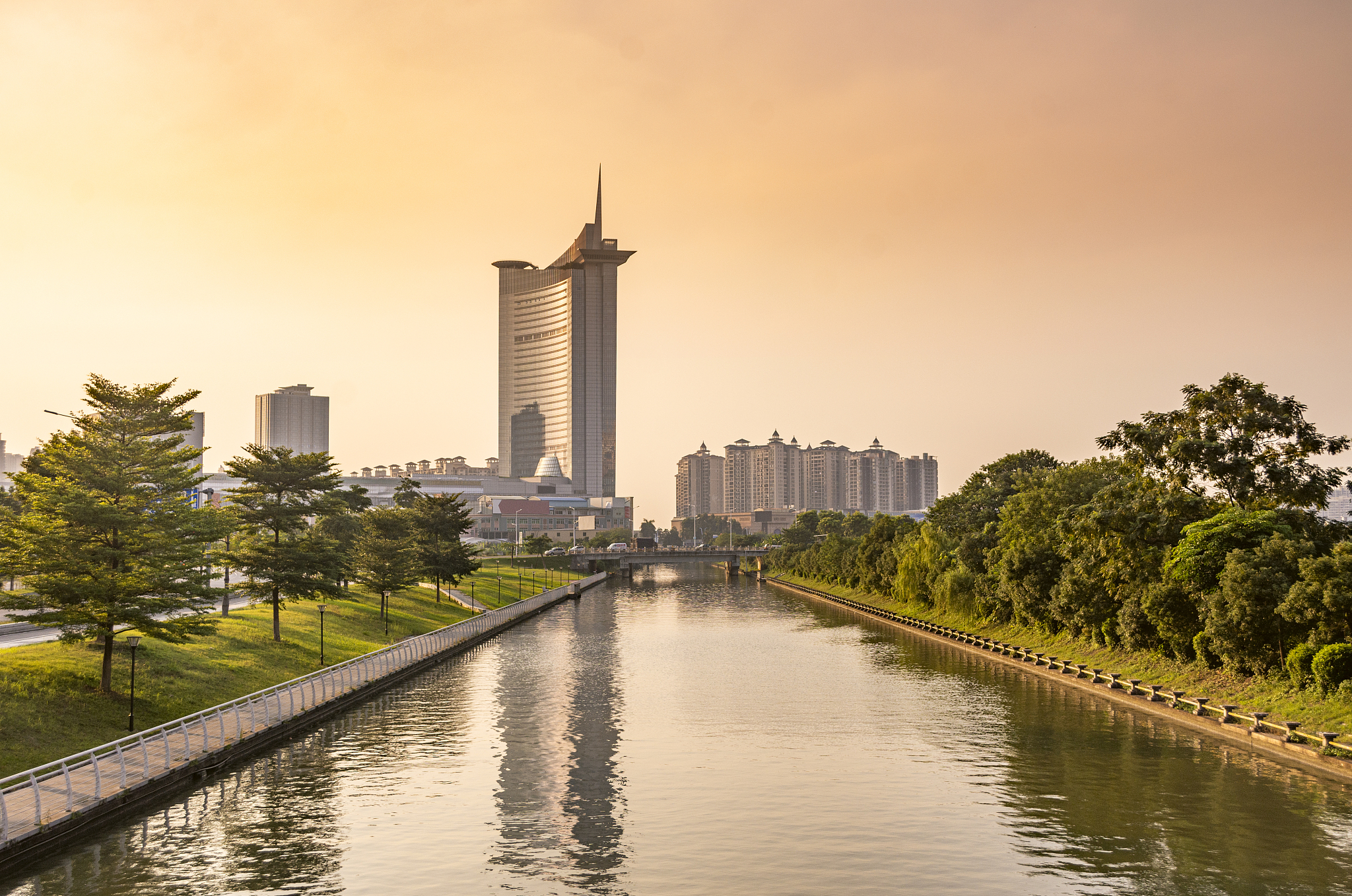佛山市地标-顺德乐从——罗浮宫艺术家居中心