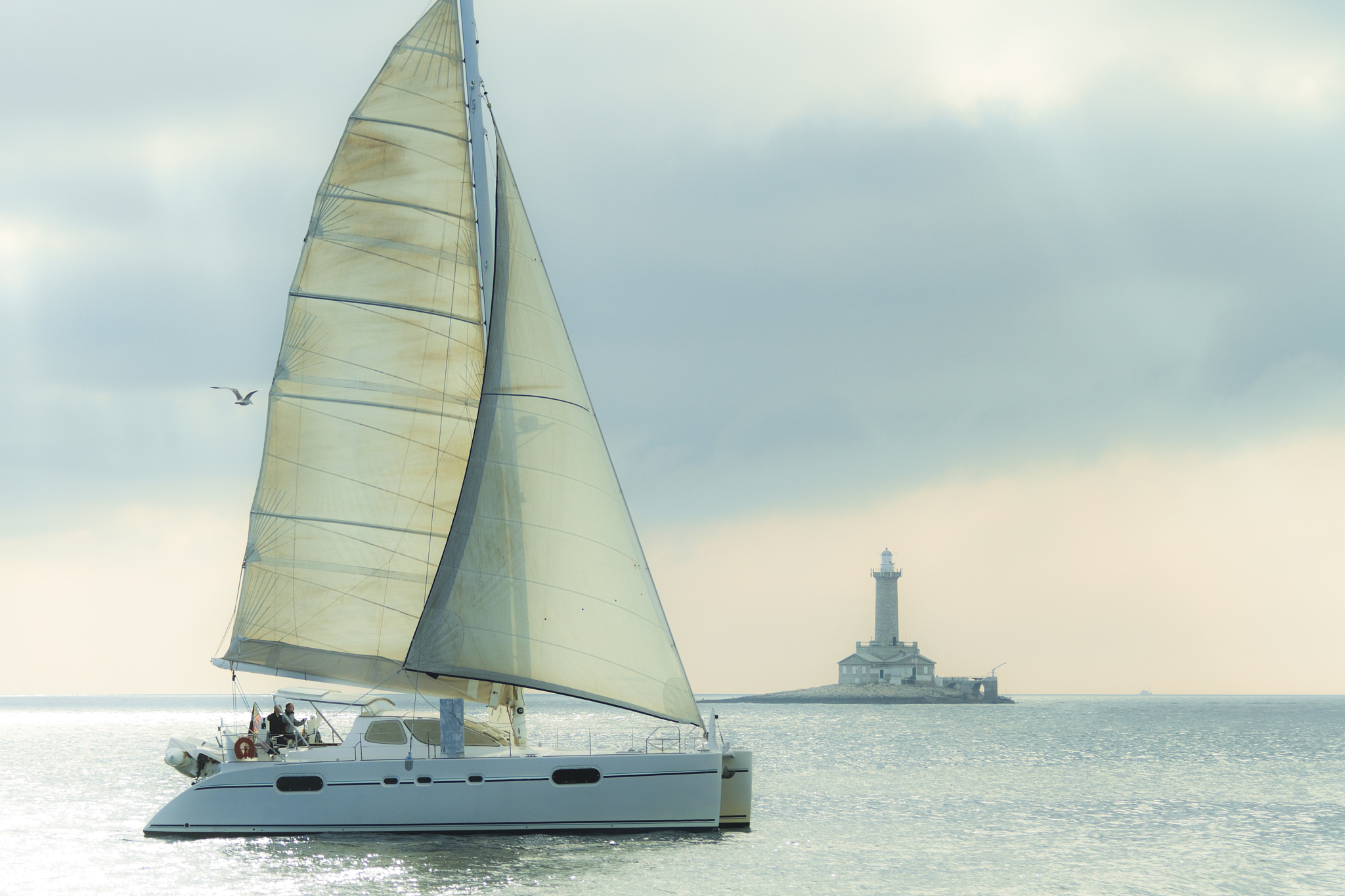 modern carataman sailing
