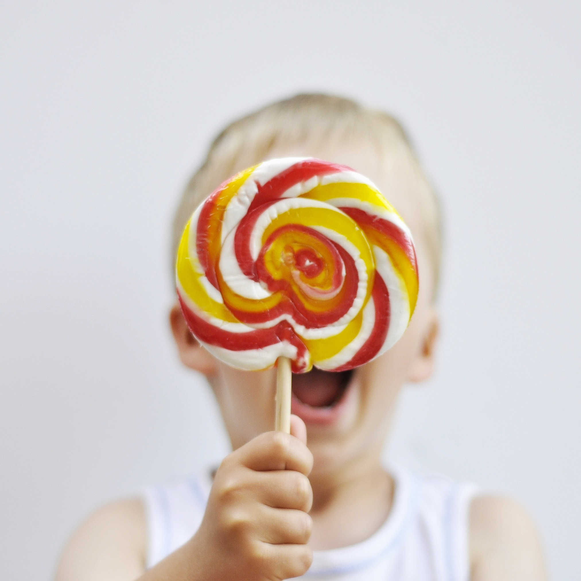 白色水果棒棒糖创意名称大全：白葡萄、白草莓、白樱桃...