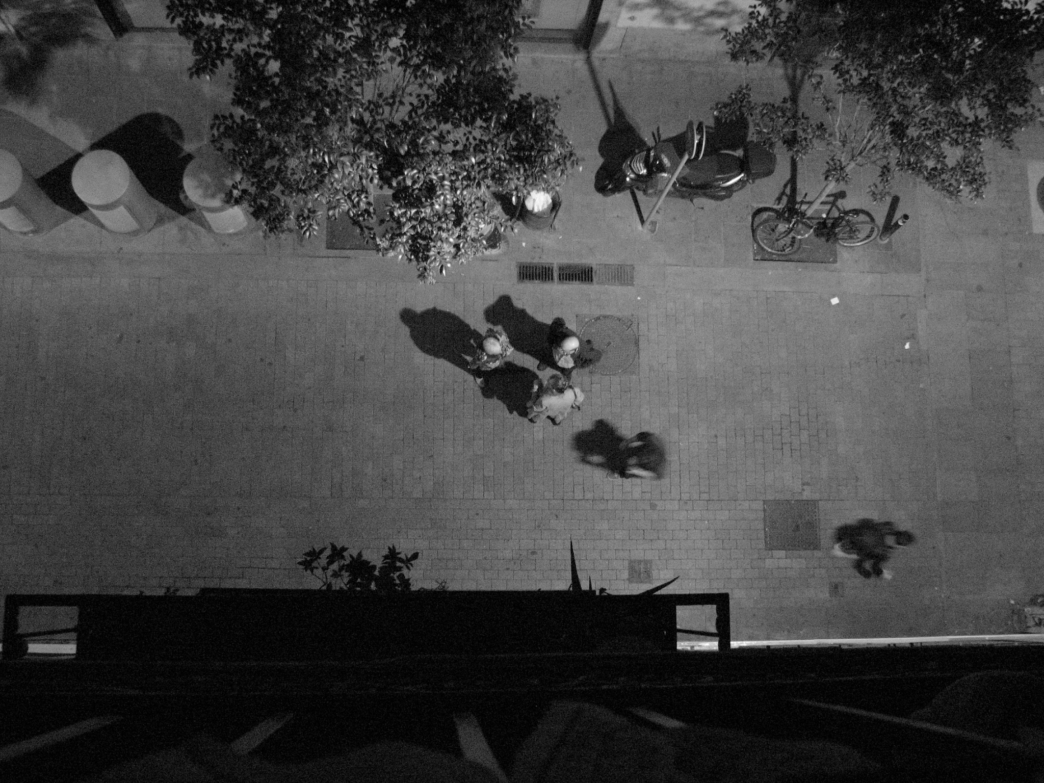 使用广州荔湾广场做关键词撰写10条灵异标题