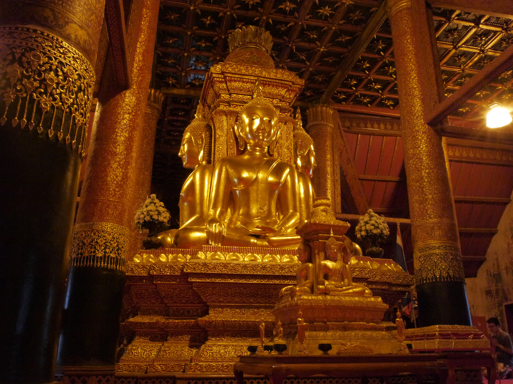 buddhist temple wat phumin