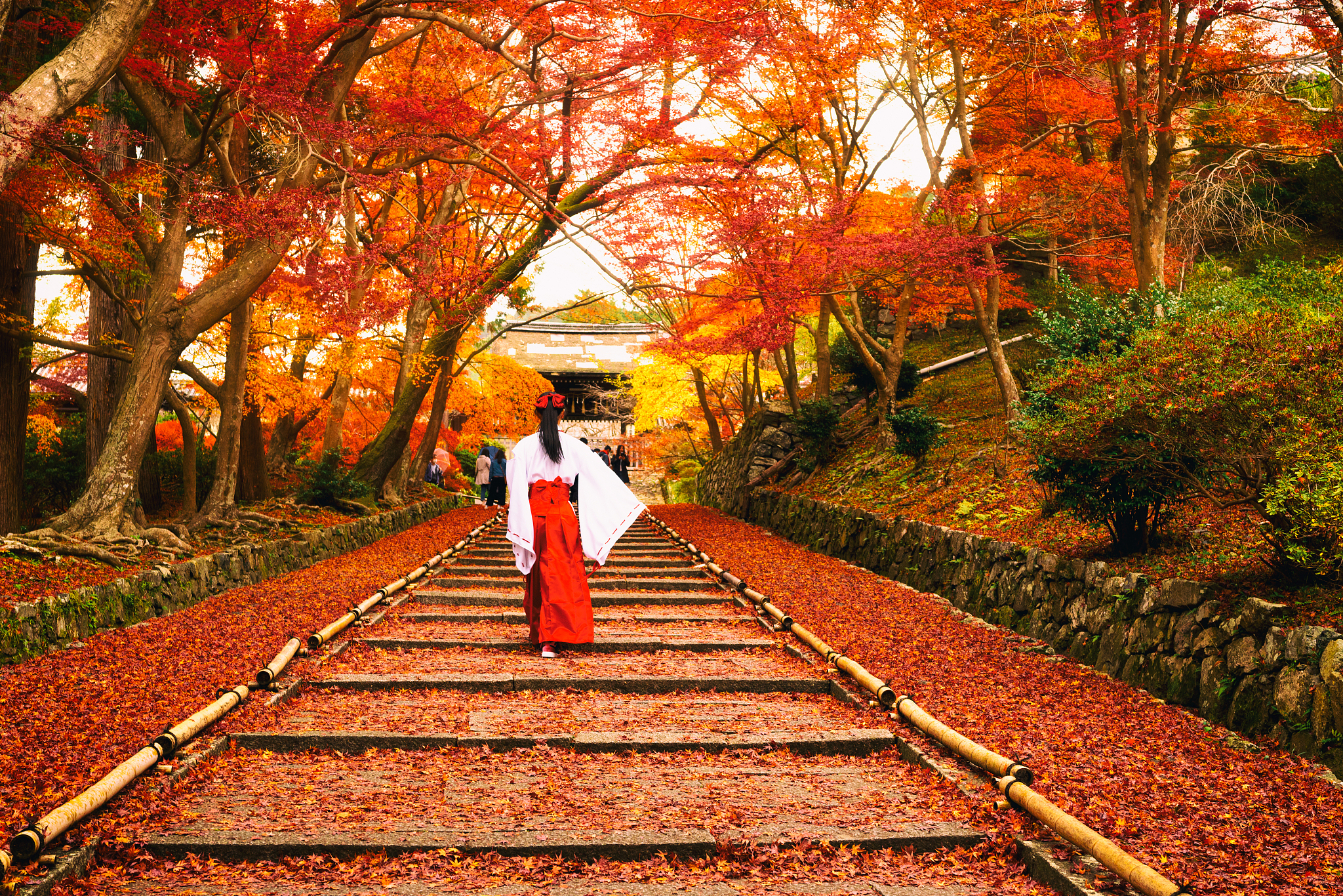 神社前的<strong>巫女</strong>