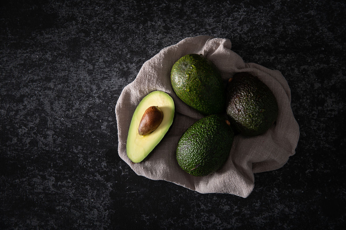 牛油果是什么水果200字左右详细描述一下