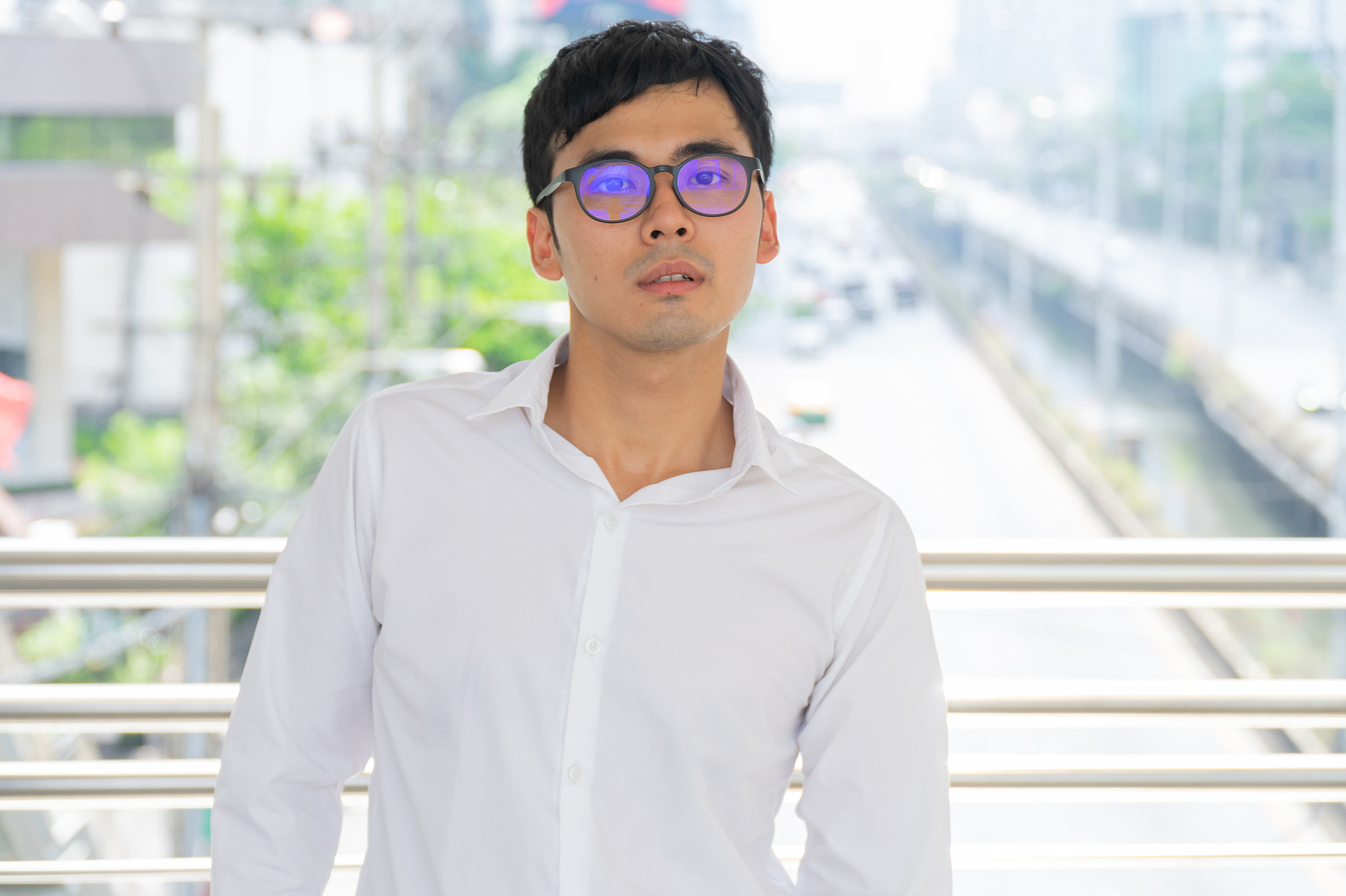 生成一个学校指导教师对实习生的评语