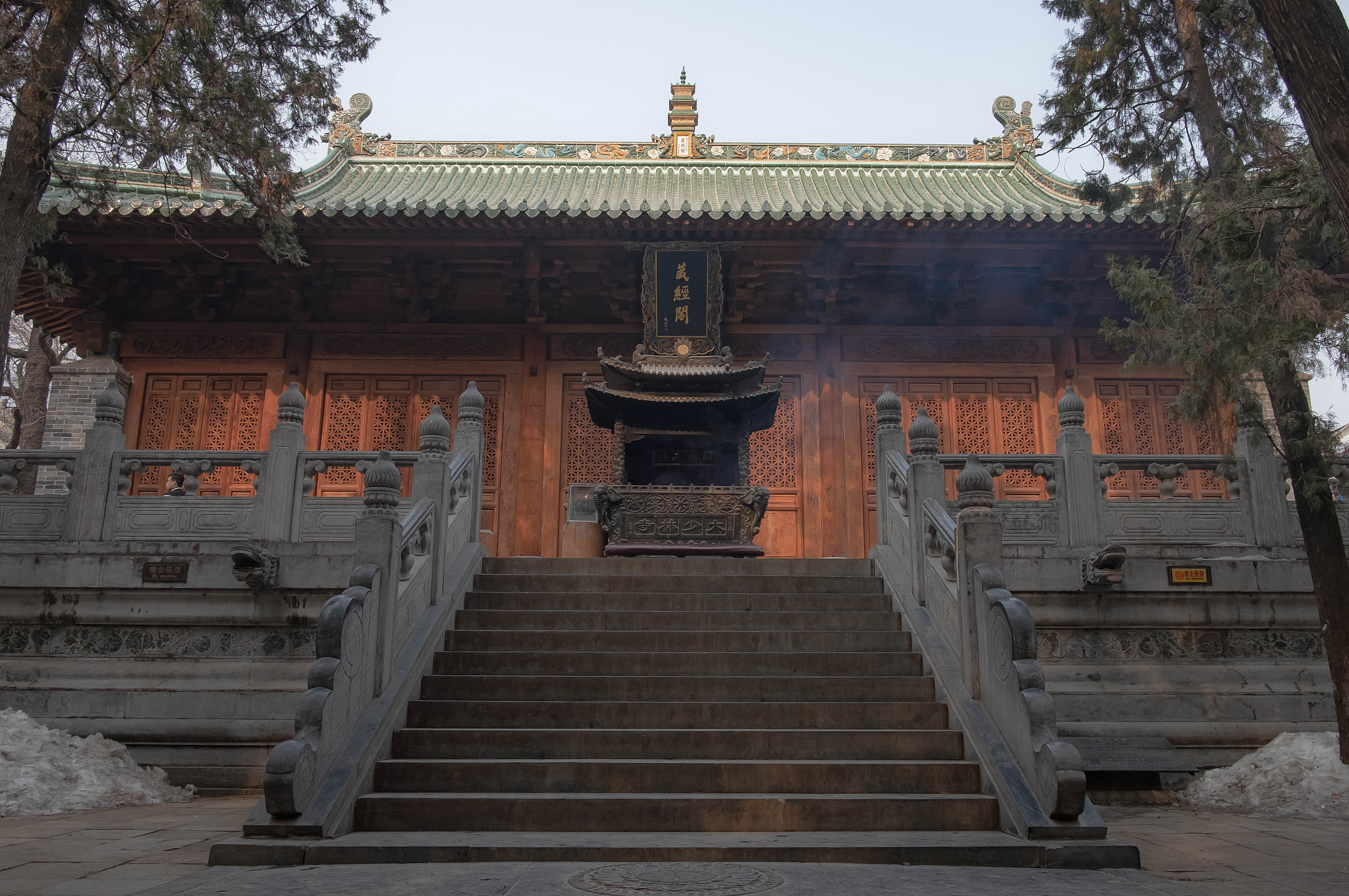 shaolin temple is a one of the buddha temple. it's one of the fa