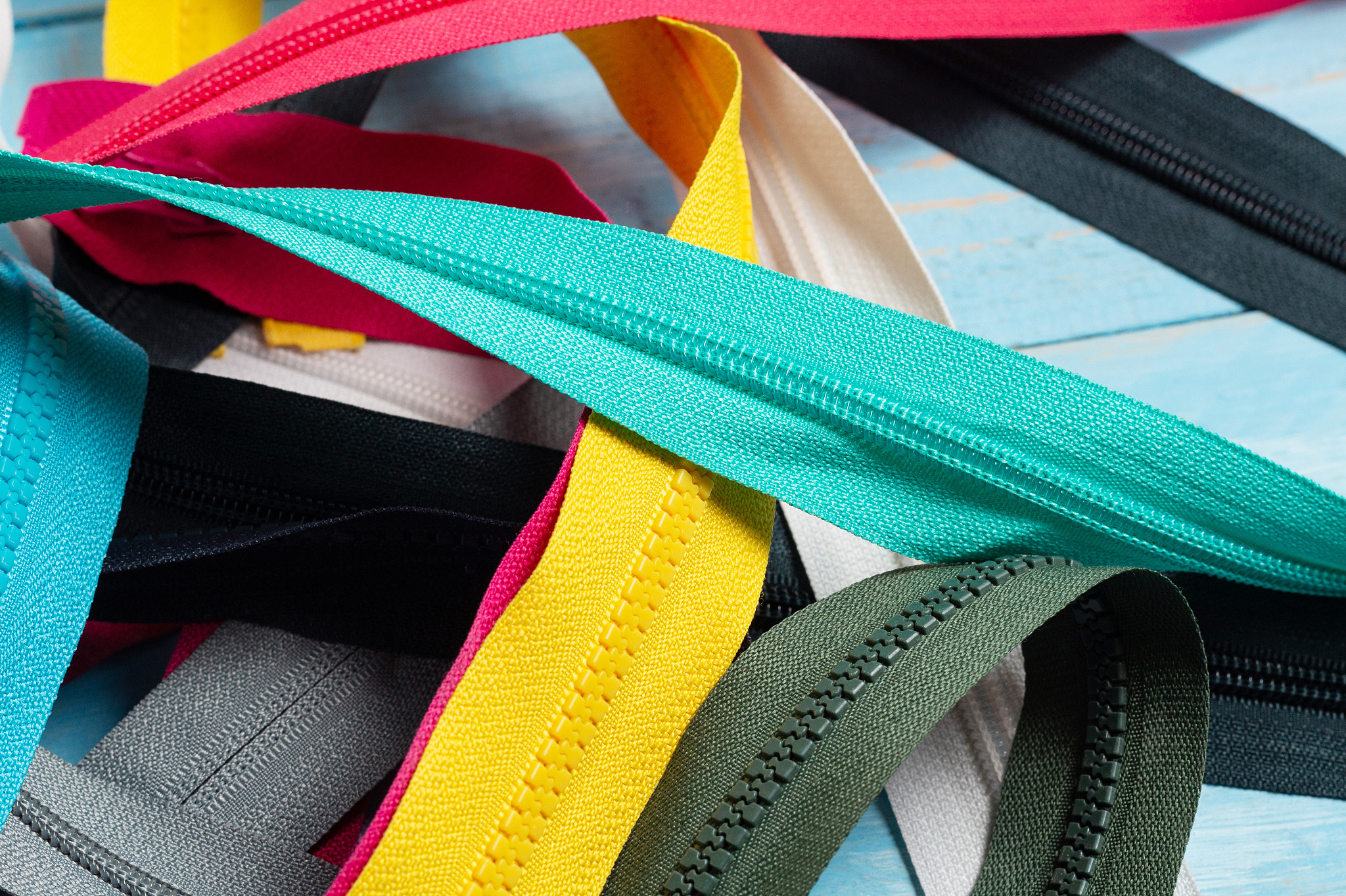 pack a lot of colorful plastic zippers stripes with sliders patt
