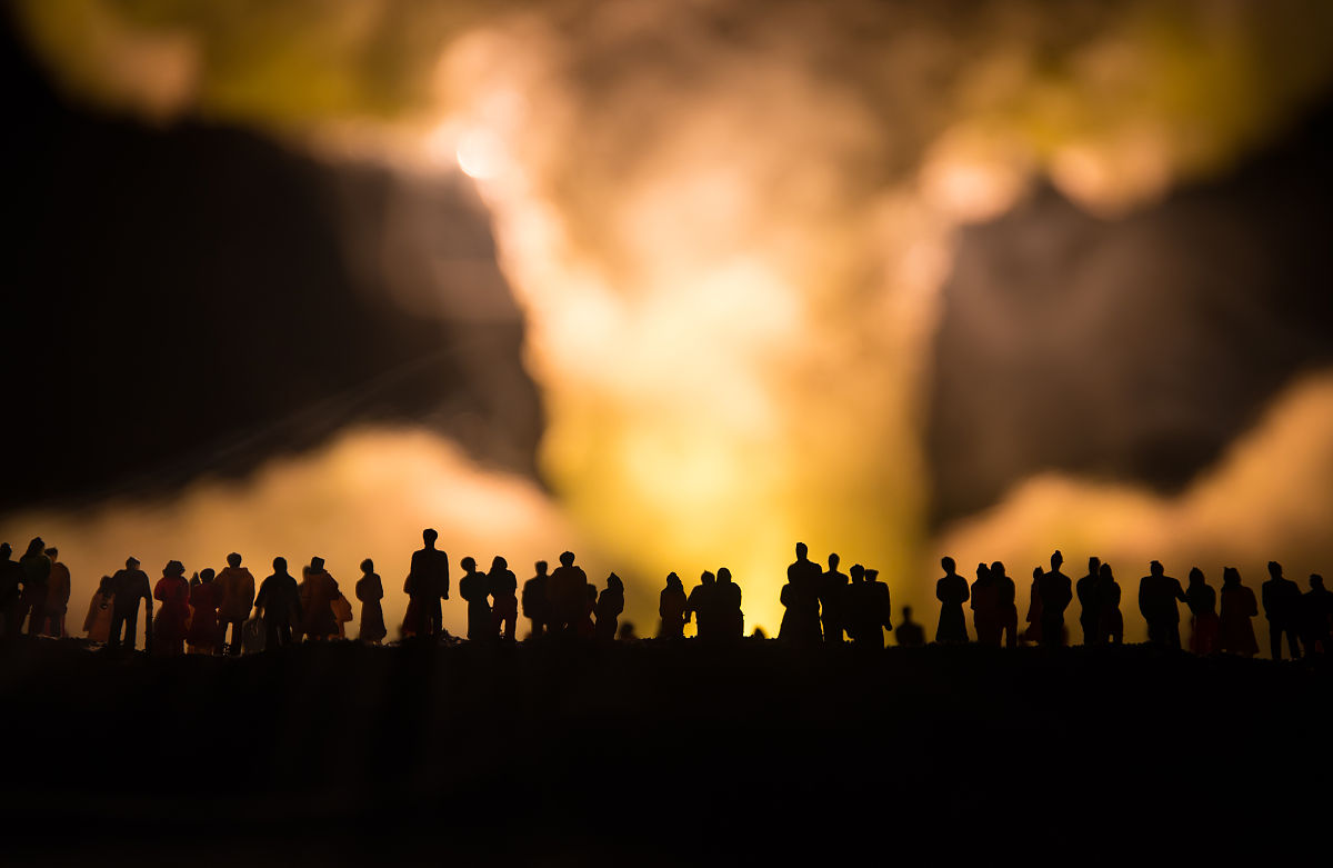 核弹爆炸后辐射持续多久，