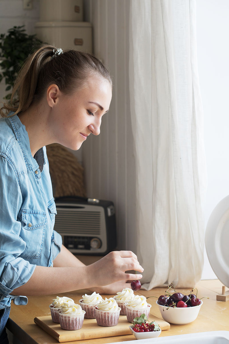 初中毕业学民航商务专业：前景、优势与发展建议