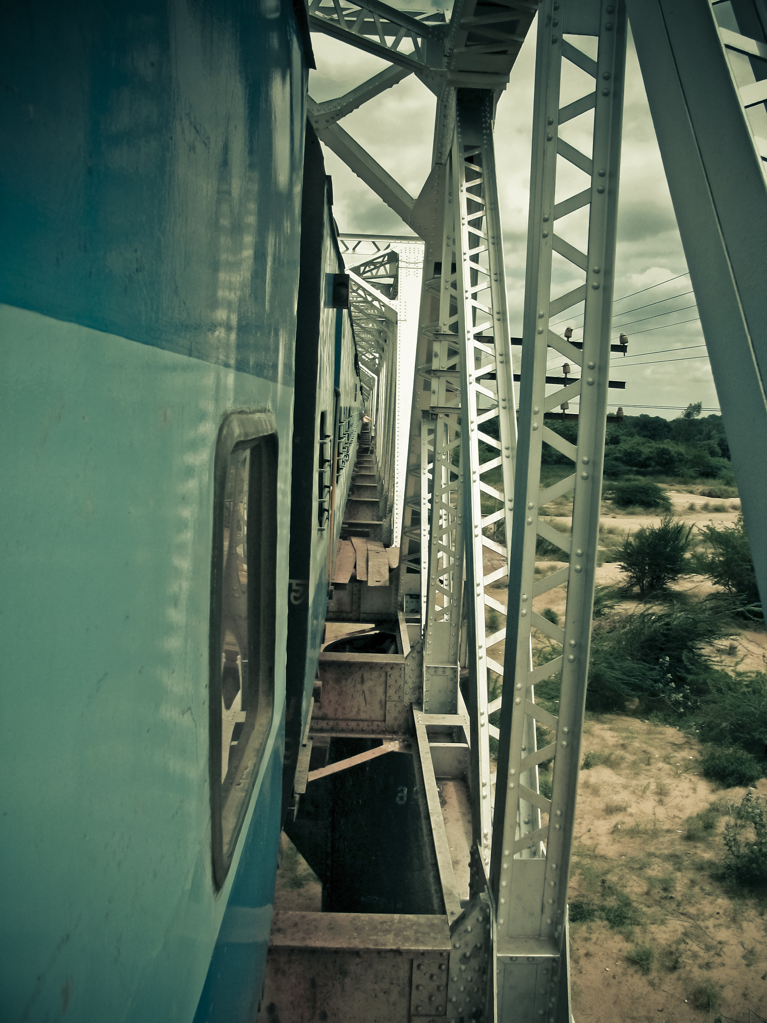 龙海高铁铁路学校2022年招生简章 - 涵盖多个铁路专业