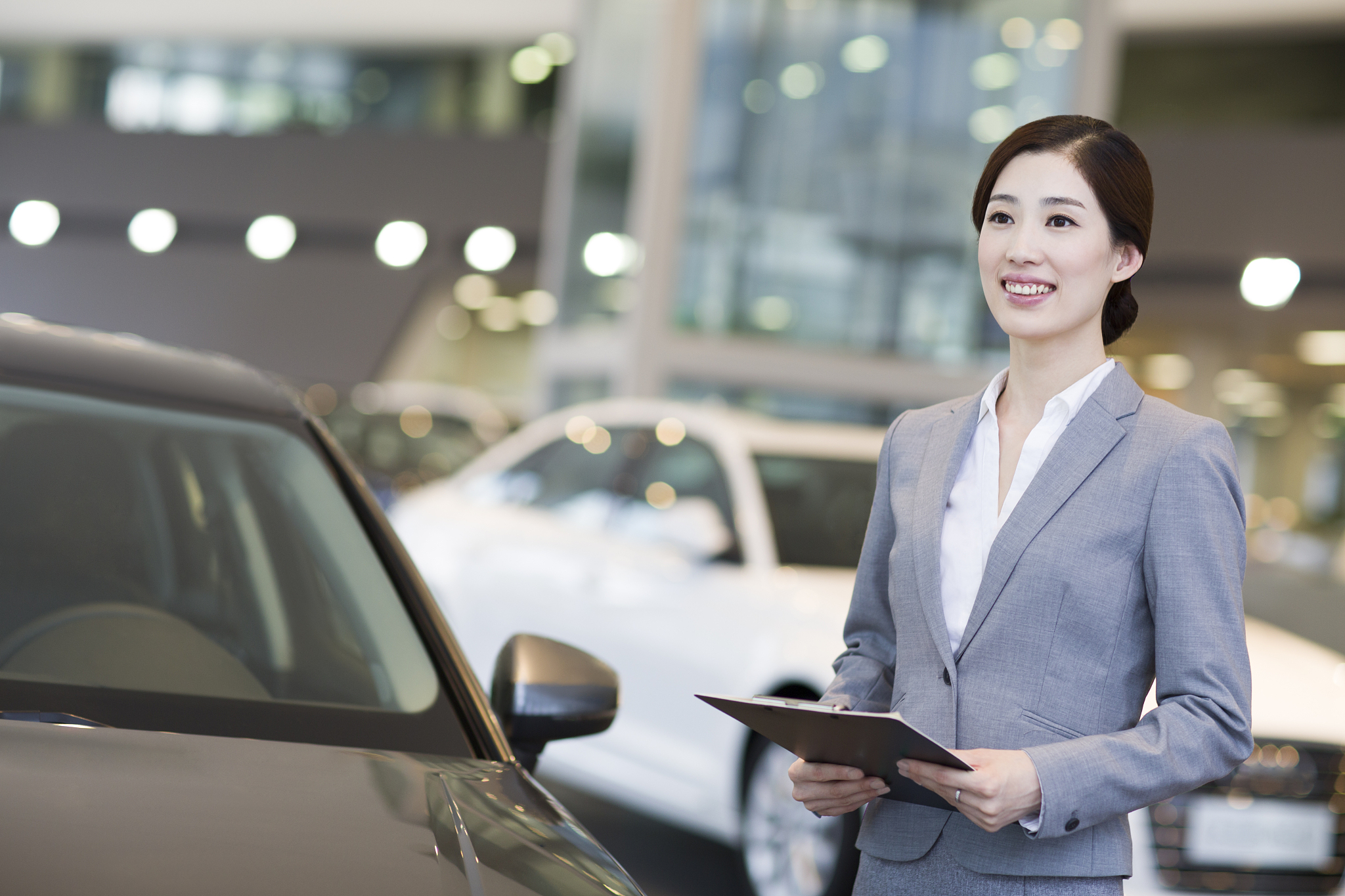 我是做汽车销售的帮我写一个简历