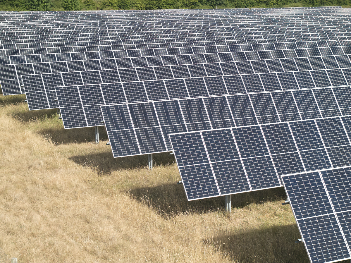 光伏系统结构详解：从电池到完整系统