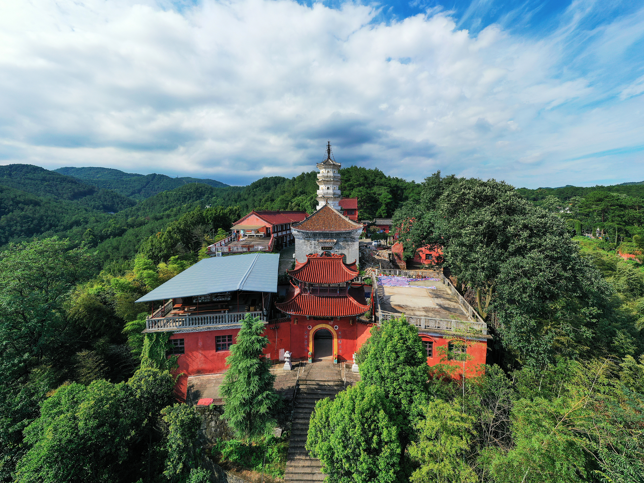 安徽天柱山旅游学校2023年招生简章：招生条件、专业设置及发展方向