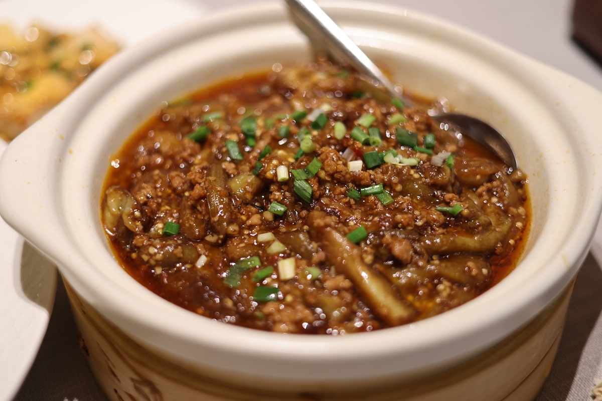 来个湘菜的美食评论有芋头蒸排骨扣肉小炒黄牛肉酸菜鸭血