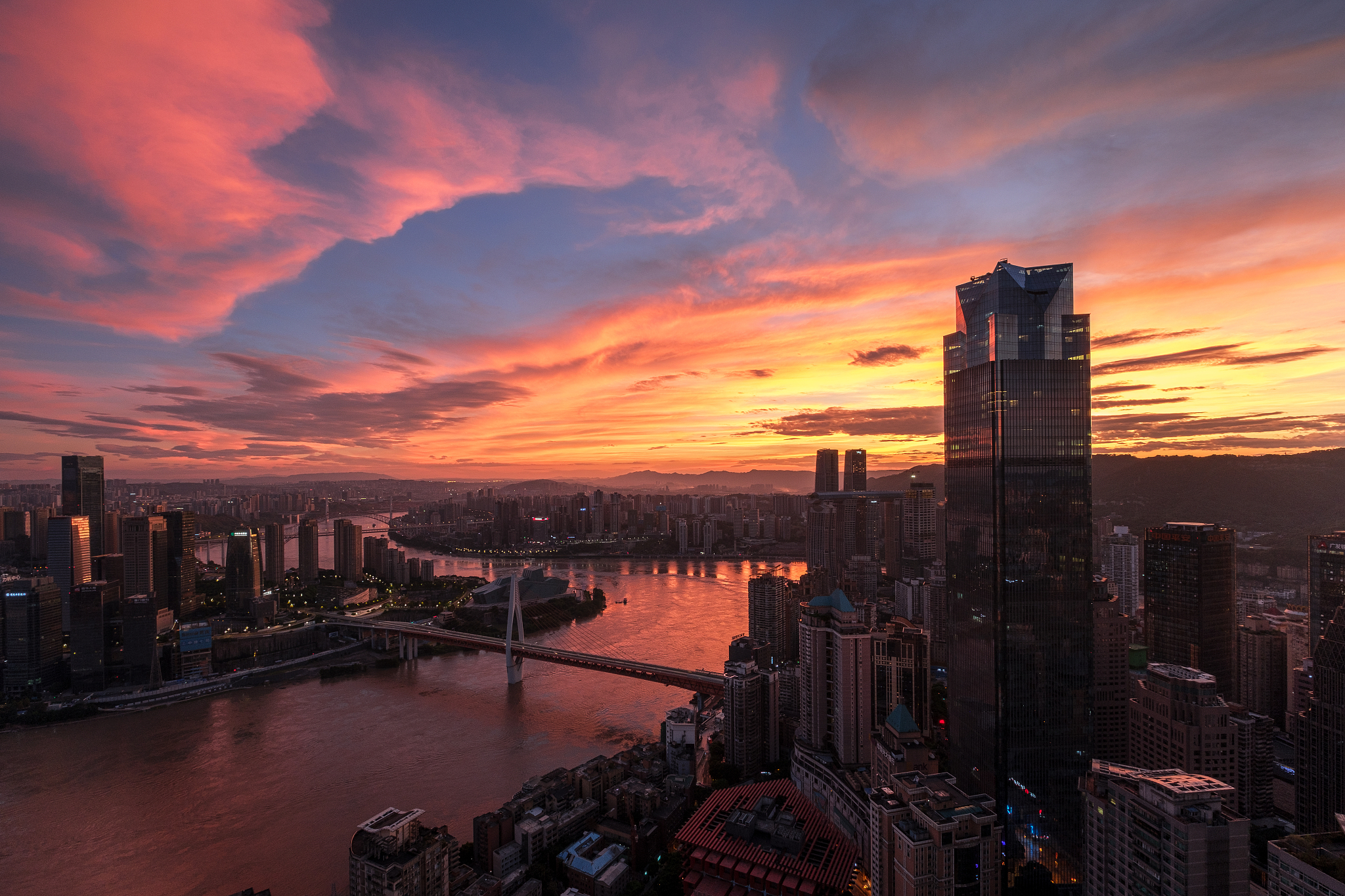 混沌与秩序之神与死亡与终焉之神：宇宙的平衡与超越