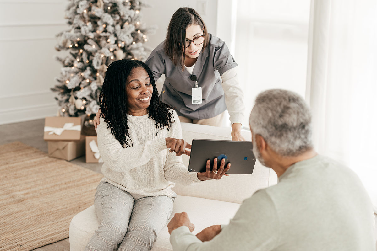 7岁孤儿寻求帮助：人工智能能扮演妈妈的角色吗？