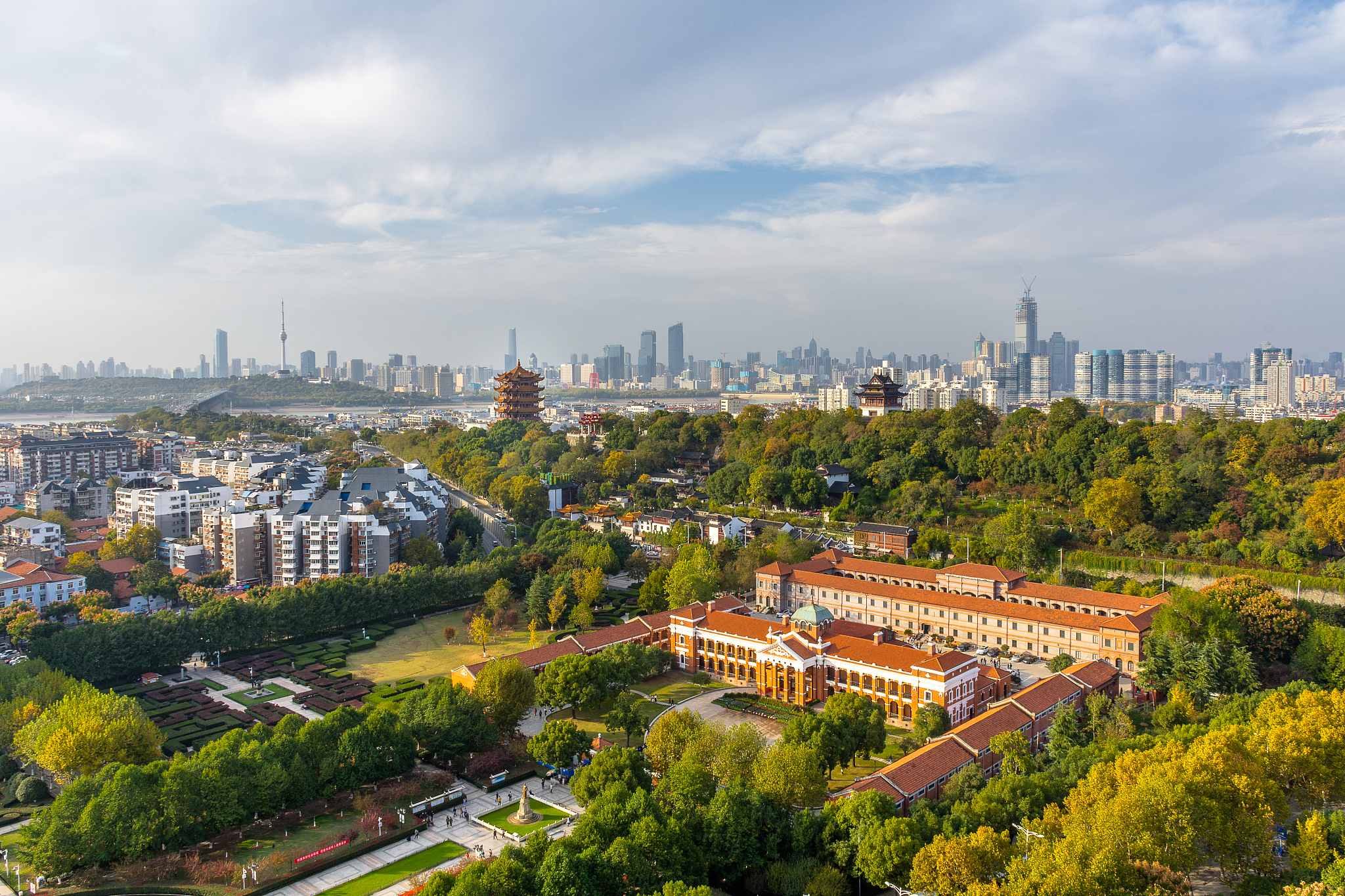 黄鹤楼卷烟包装设计：经典中式风格，彰显文化魅力