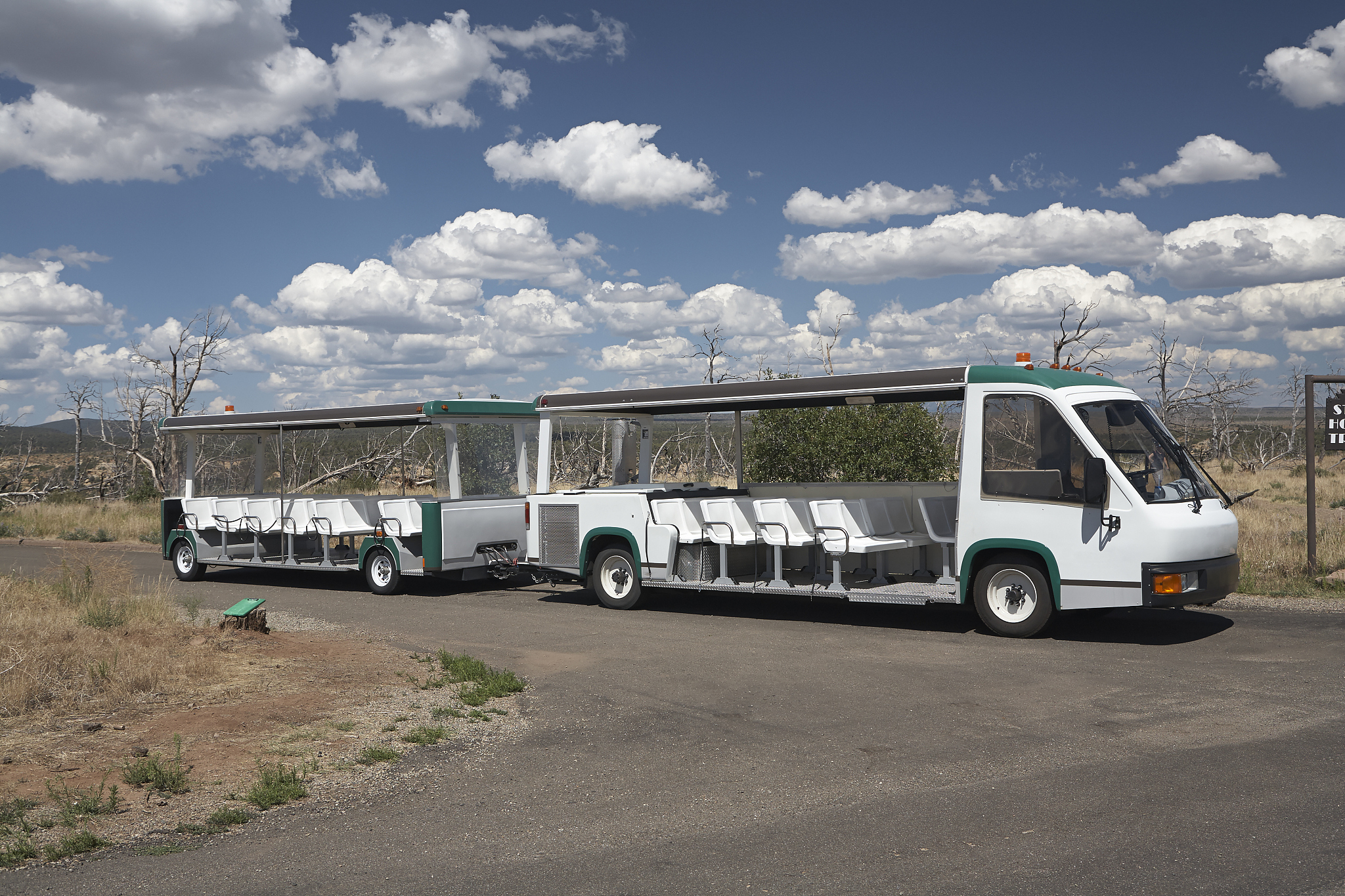 Why I Prefer Bus Travel: Three Reasons Over Airplanes