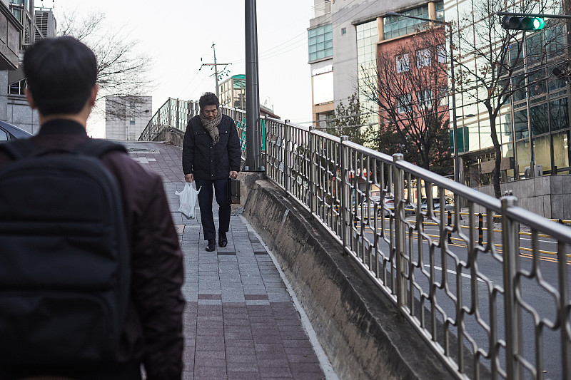 最近我的儿子成绩很不好学习不努力请写一篇标题为《你真的毫无价值》的书信