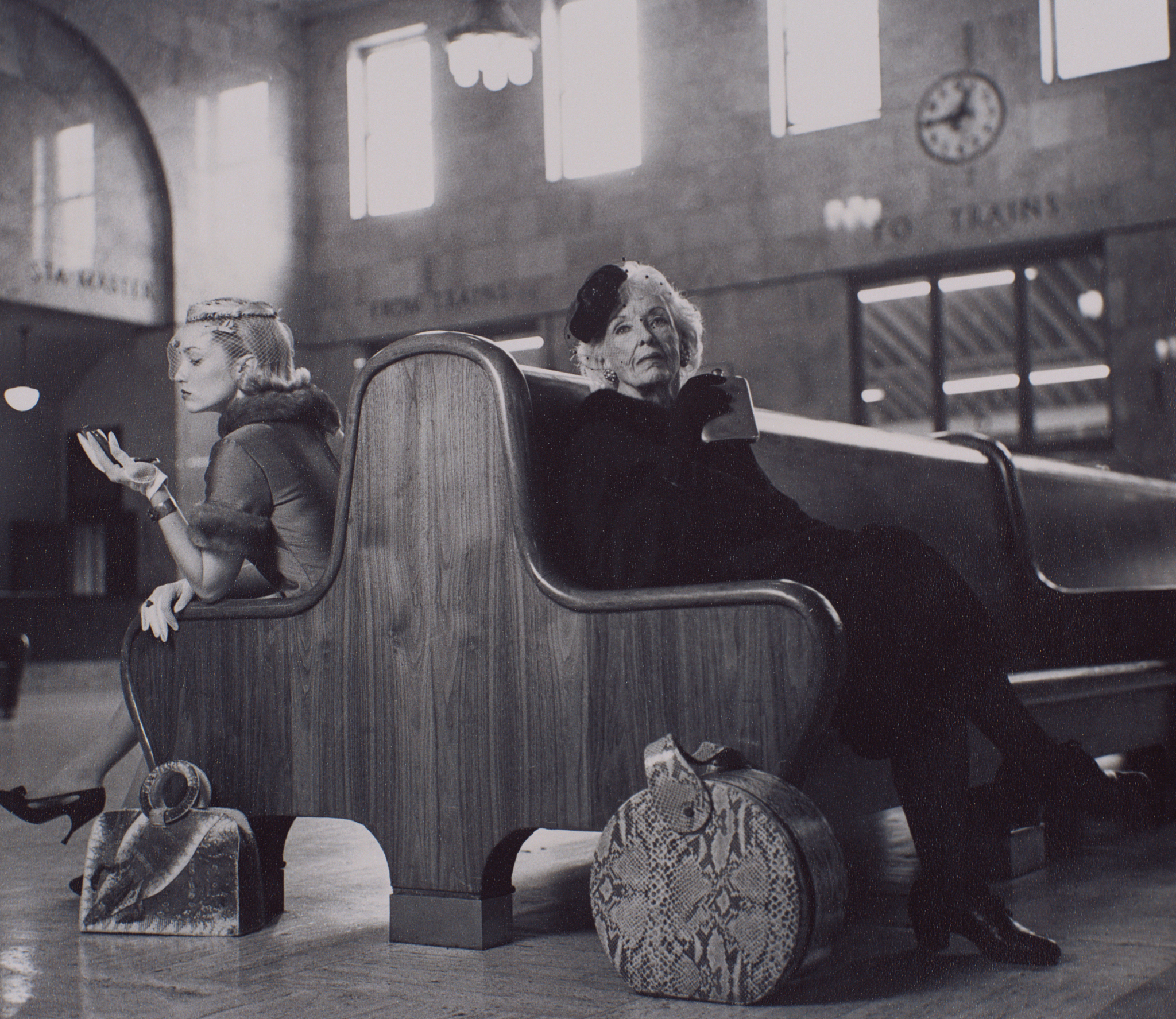 昆汀·塔伦蒂诺电影风格解析：非线性叙事、致敬经典、暴力与幽默