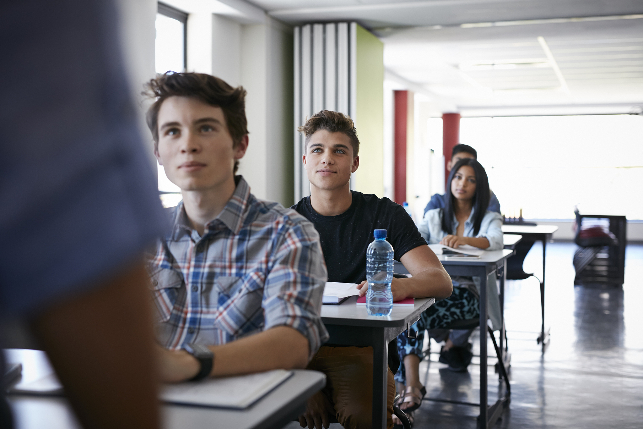双因素理论在高校教师管理中的应用研究中具体分析如何通过注重动机因素的提高来进行高校教师的管理写一段话