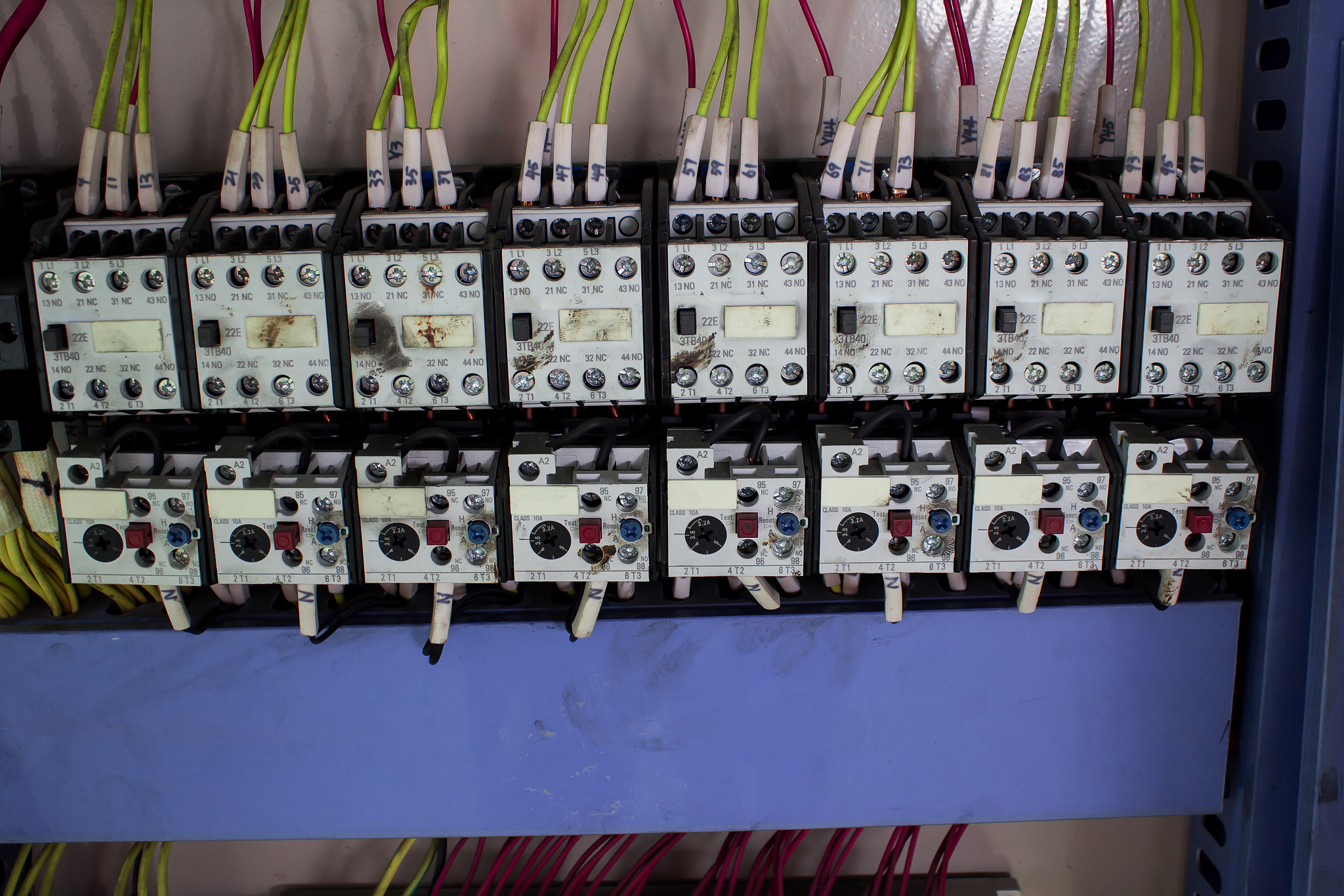 三分体接线盒技术详解：材料、接线、防护、安全、安装