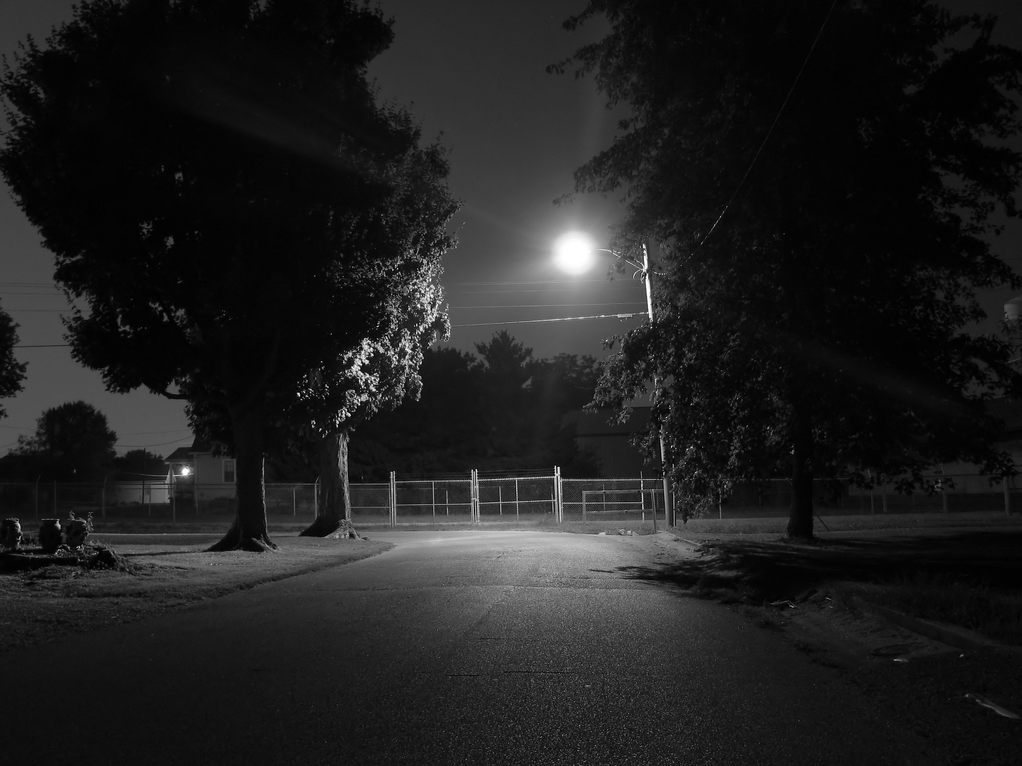 黑与白对与错几人又能说清。叹人生转头逝留下此刻夜色。下句词