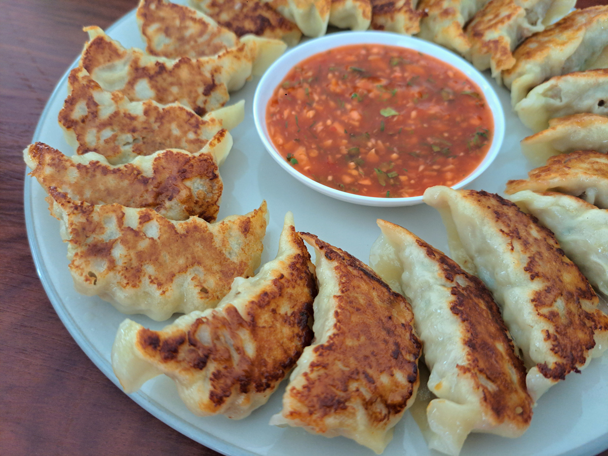 如果我要去雷州市游玩请你帮我列一份雷州市当地的特色美食