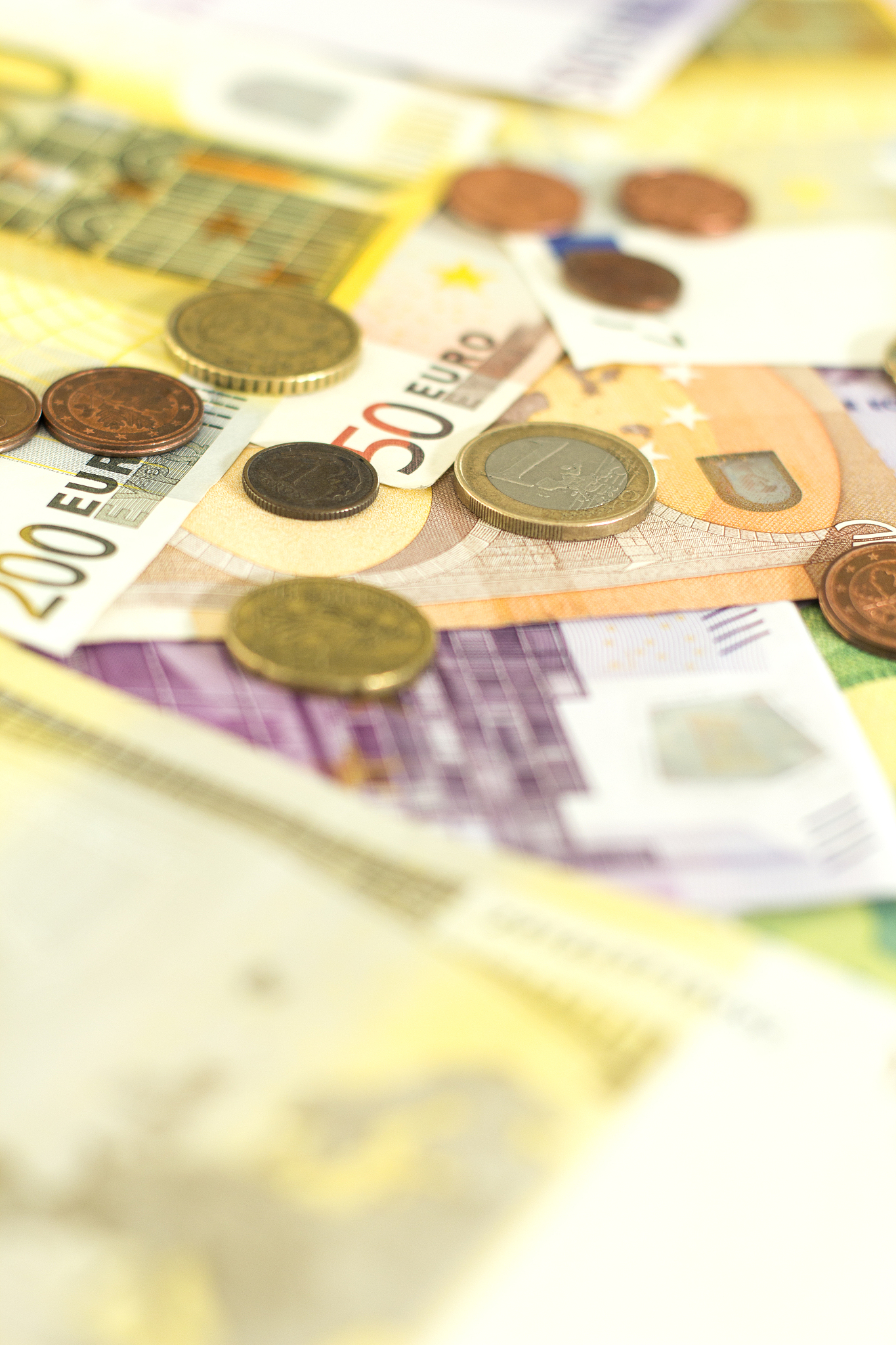 货币发展史及社会经济影响 - 从古代贝壳到现代电子货币的演变