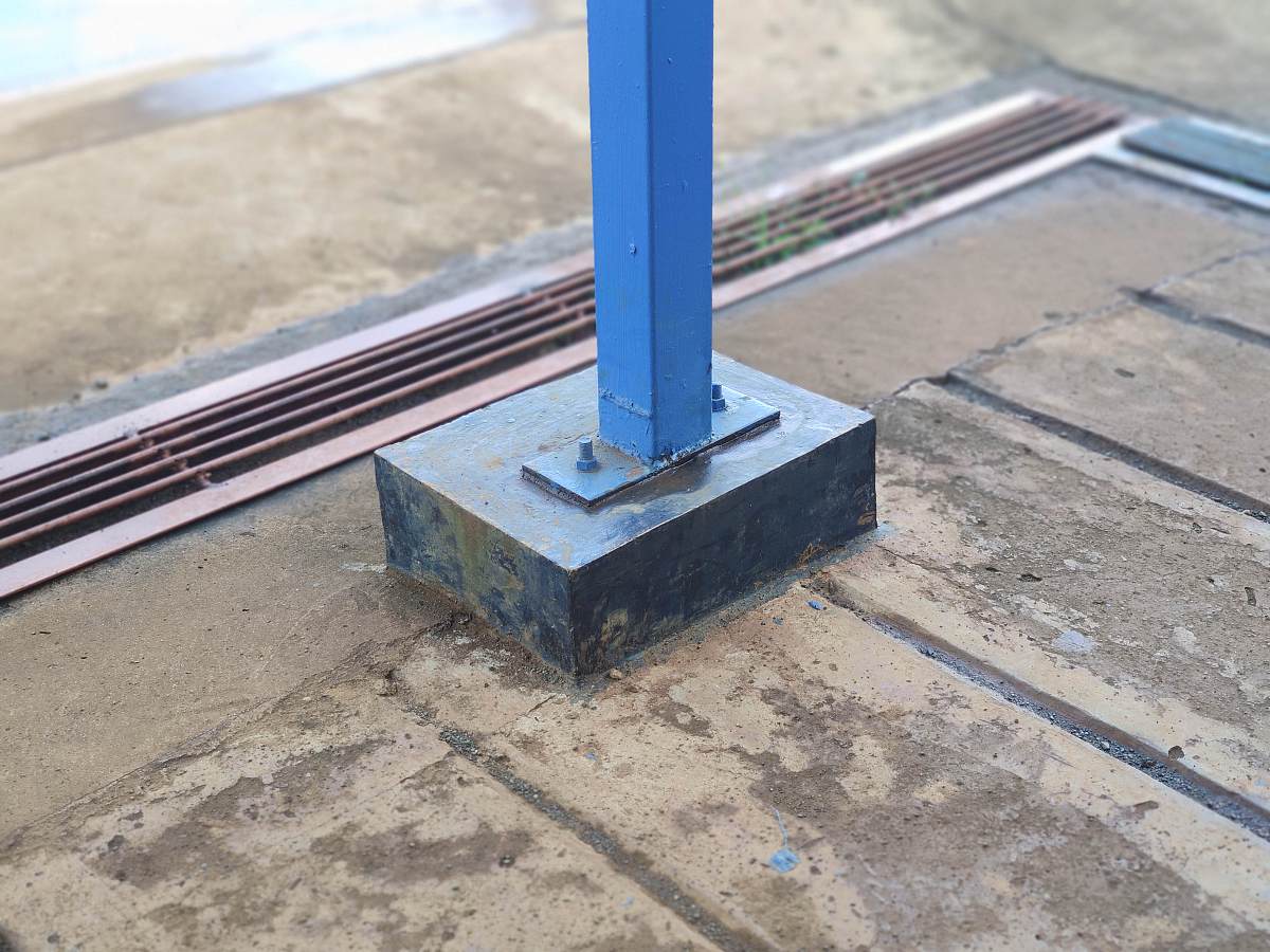 栏板栏杆与梯段的连接方法