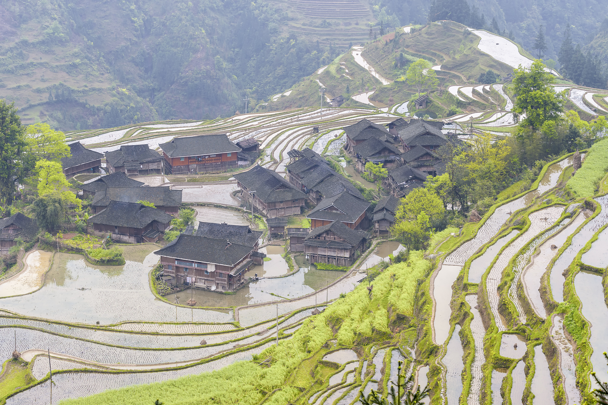 中国境内两个著名的苗族景区